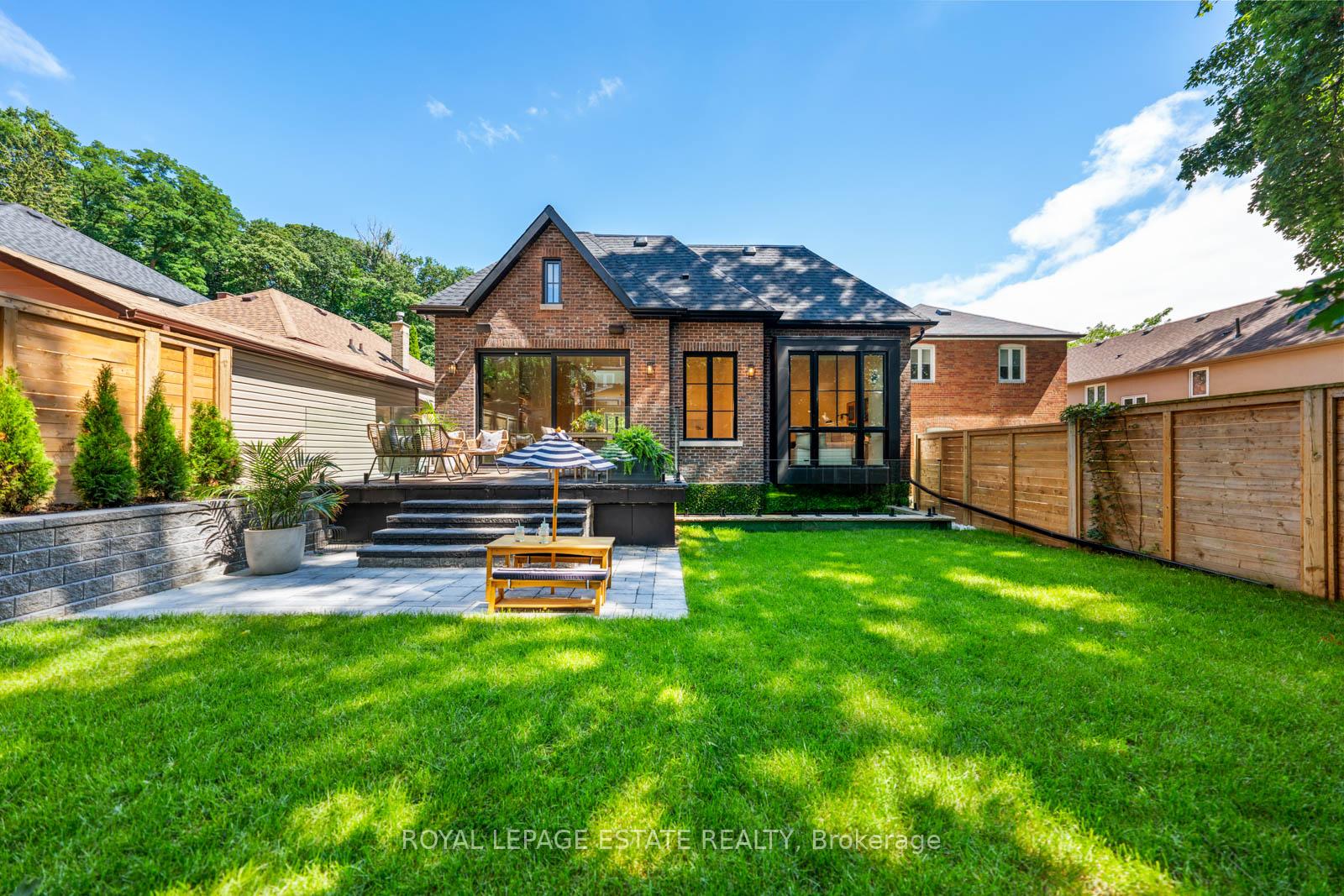 Photo 47 of 21 Glen Davis Crescent, Toronto, East End-Danforth — HOMEH