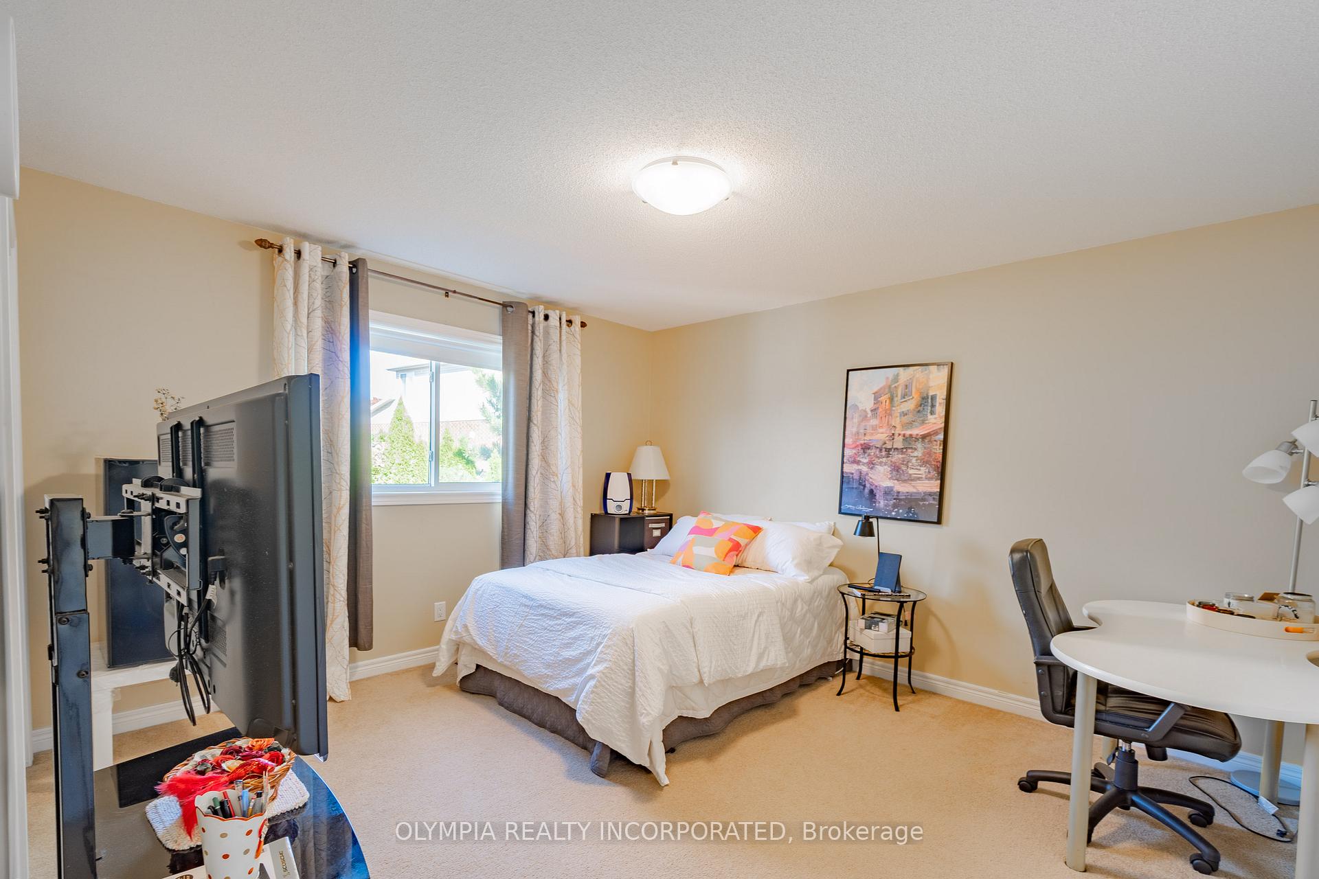 Photo 12 of 264 Winterberry Boulevard, Thorold, Confederation Heights — HOMEH