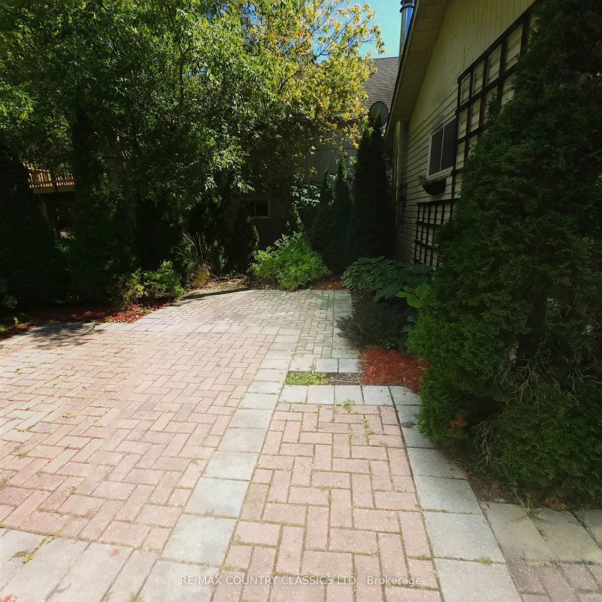 Photo 5 of 71 & 73 Cleak Avenue, Bancroft, Bancroft Ward — HOMEH