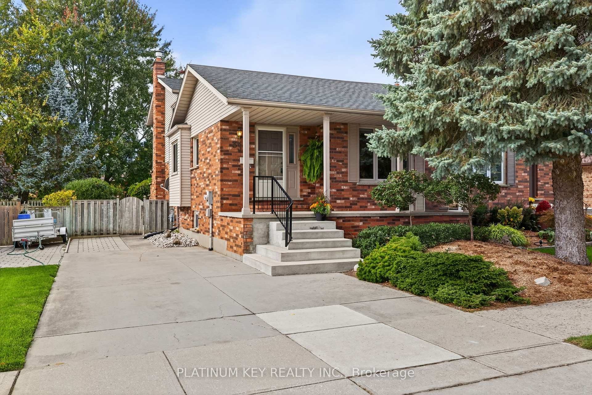 Photo 2 of 334 Mckellar Street, Strathroy-Caradoc, SW — HOMEH