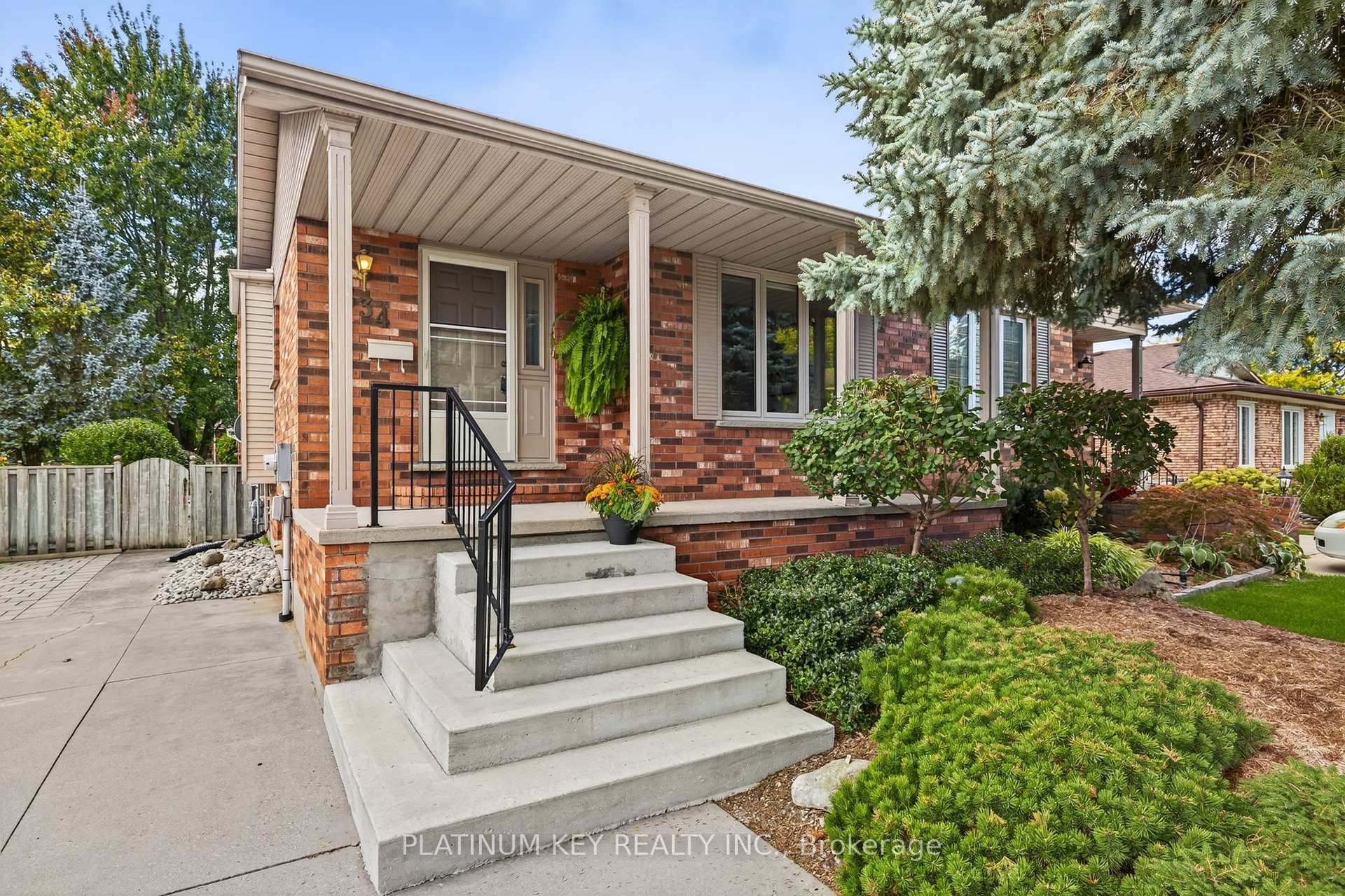 Photo 3 of 334 Mckellar Street, Strathroy-Caradoc, SW — HOMEH