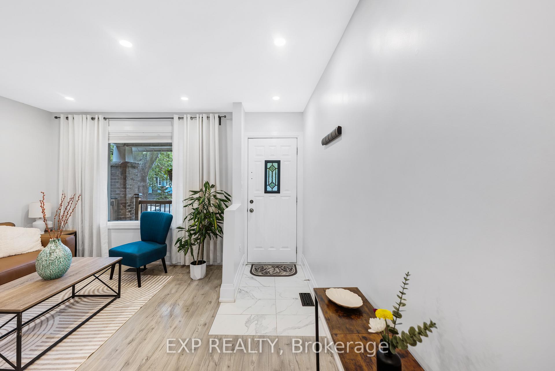 Photo 4 of 298 Gainsborough Road, Toronto, Woodbine Corridor — HOMEH