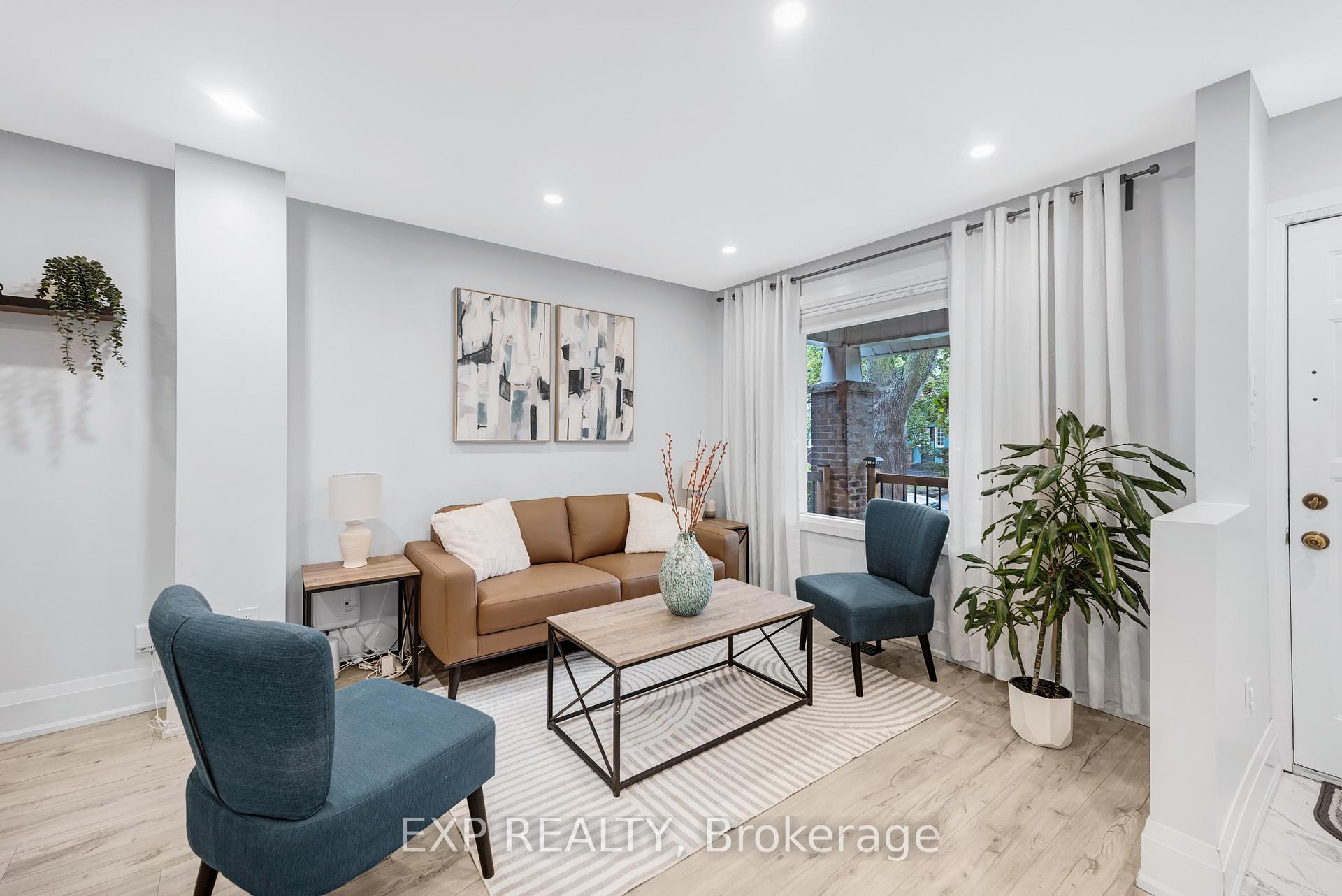 Photo 5 of 298 Gainsborough Road, Toronto, Woodbine Corridor — HOMEH