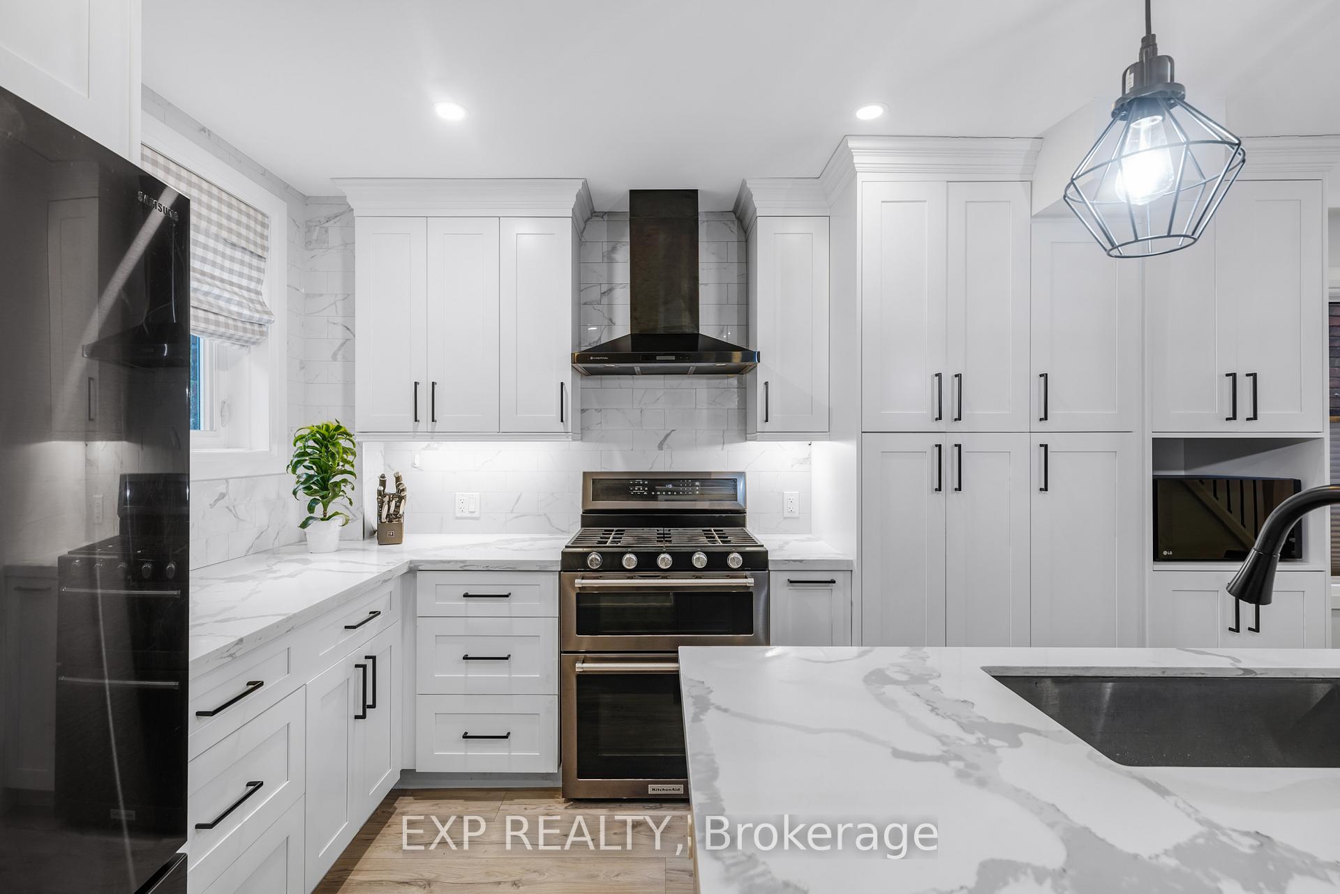 Photo 13 of 298 Gainsborough Road, Toronto, Woodbine Corridor — HOMEH