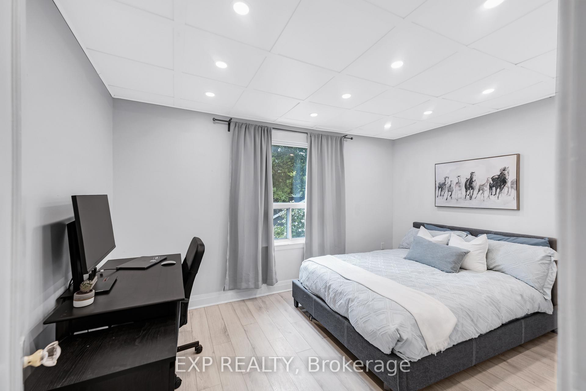 Photo 25 of 298 Gainsborough Road, Toronto, Woodbine Corridor — HOMEH