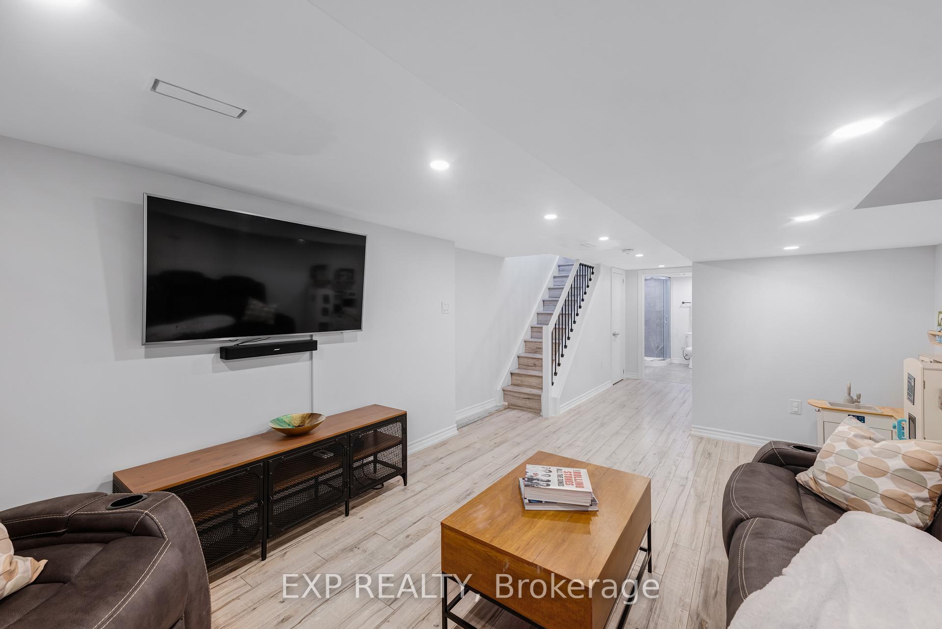 Photo 27 of 298 Gainsborough Road, Toronto, Woodbine Corridor — HOMEH