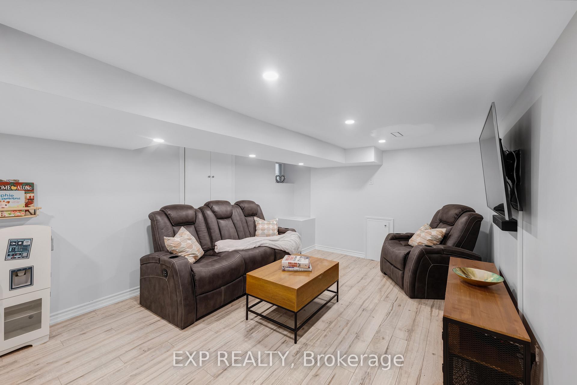 Photo 28 of 298 Gainsborough Road, Toronto, Woodbine Corridor — HOMEH