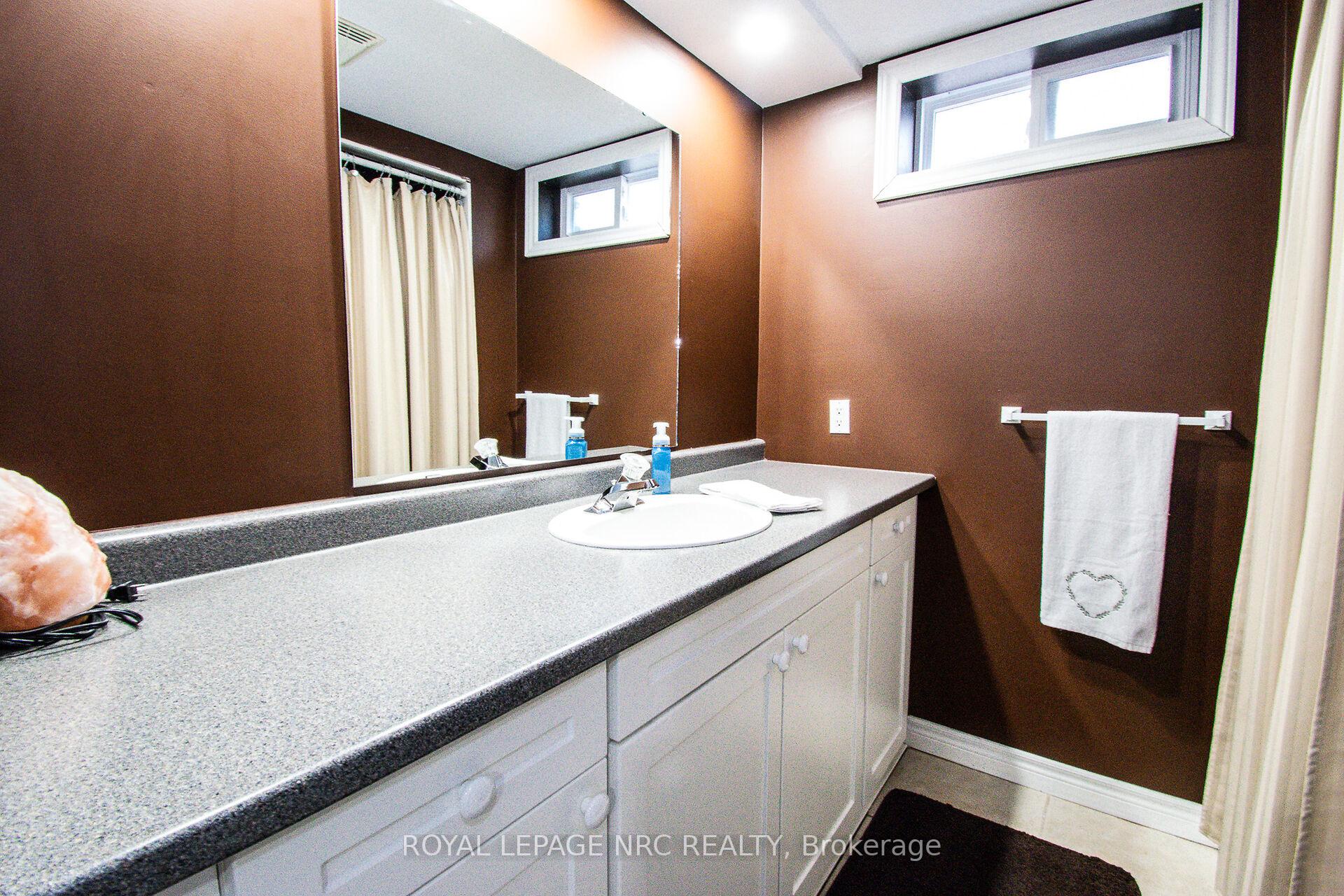 Photo 35 of 63 Elgin Street, Thorold, Thorold Downtown — HOMEH