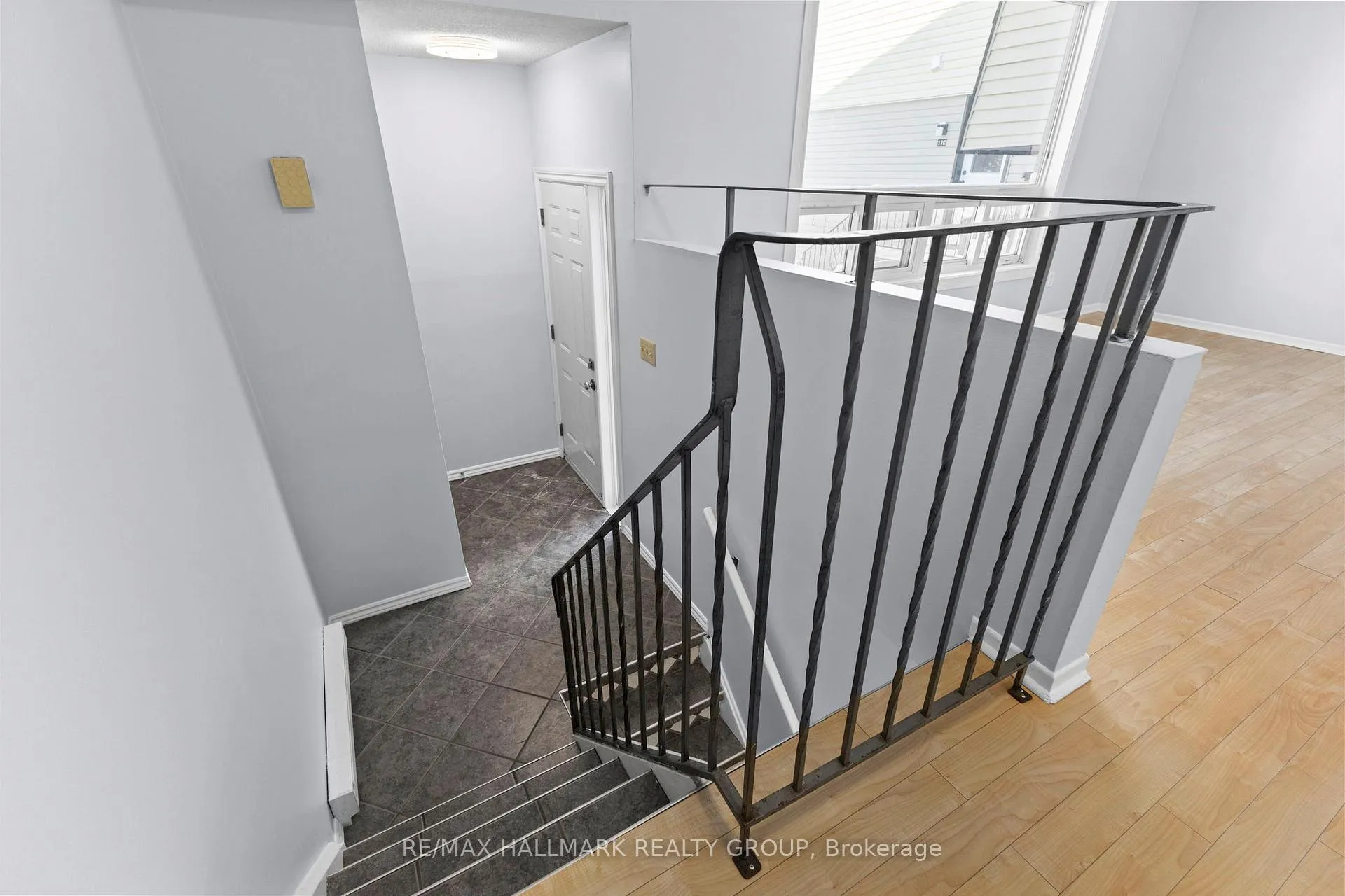Photo 4 of 15B Woodvale Green, Ottawa, Craig Henry/Woodvale — HOMEH