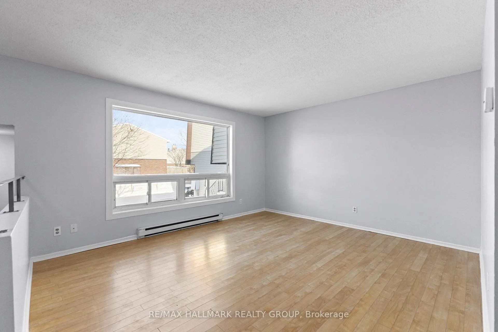 Photo 6 of 15B Woodvale Green, Ottawa, Craig Henry/Woodvale — HOMEH