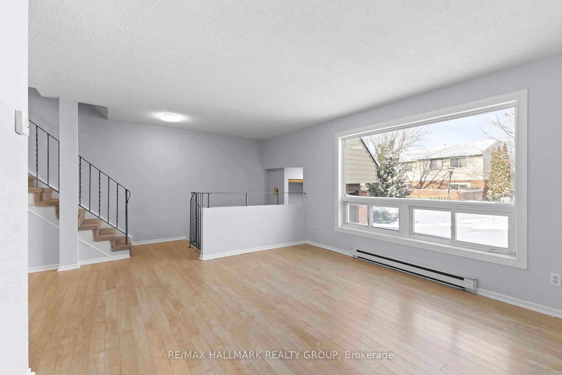 Photo 7 of 15B Woodvale Green, Ottawa, Craig Henry/Woodvale — HOMEH