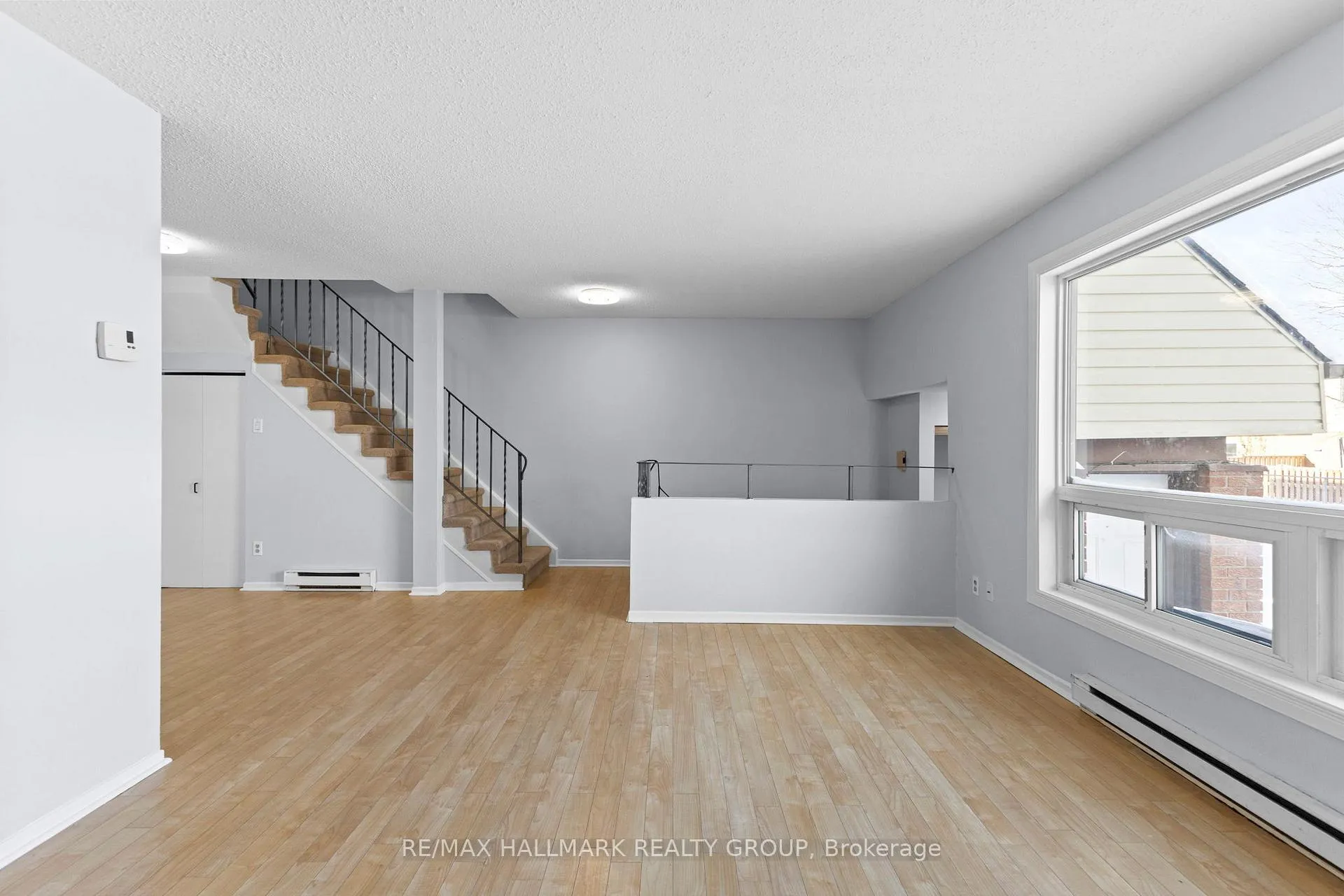 Photo 8 of 15B Woodvale Green, Ottawa, Craig Henry/Woodvale — HOMEH
