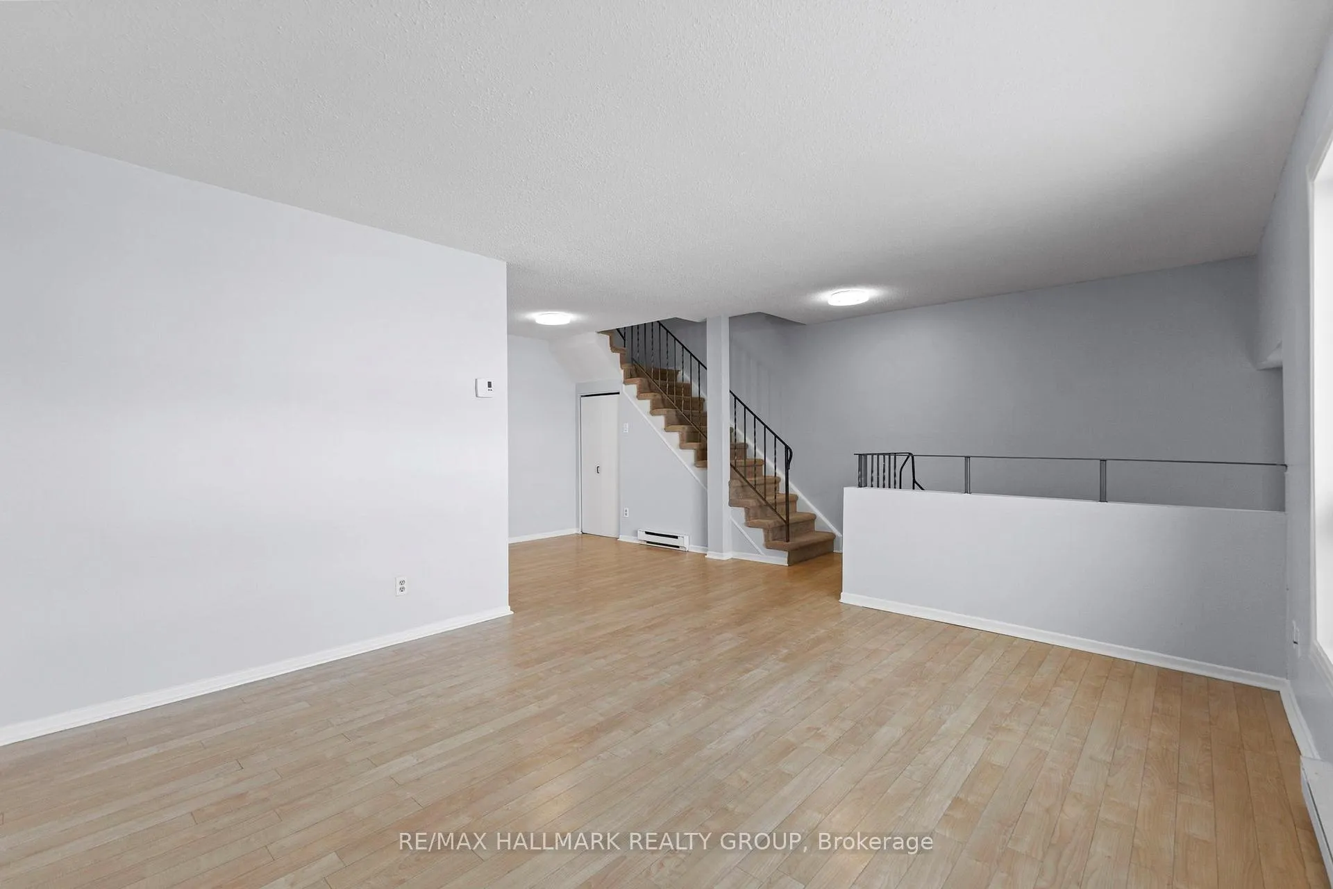 Photo 9 of 15B Woodvale Green, Ottawa, Craig Henry/Woodvale — HOMEH