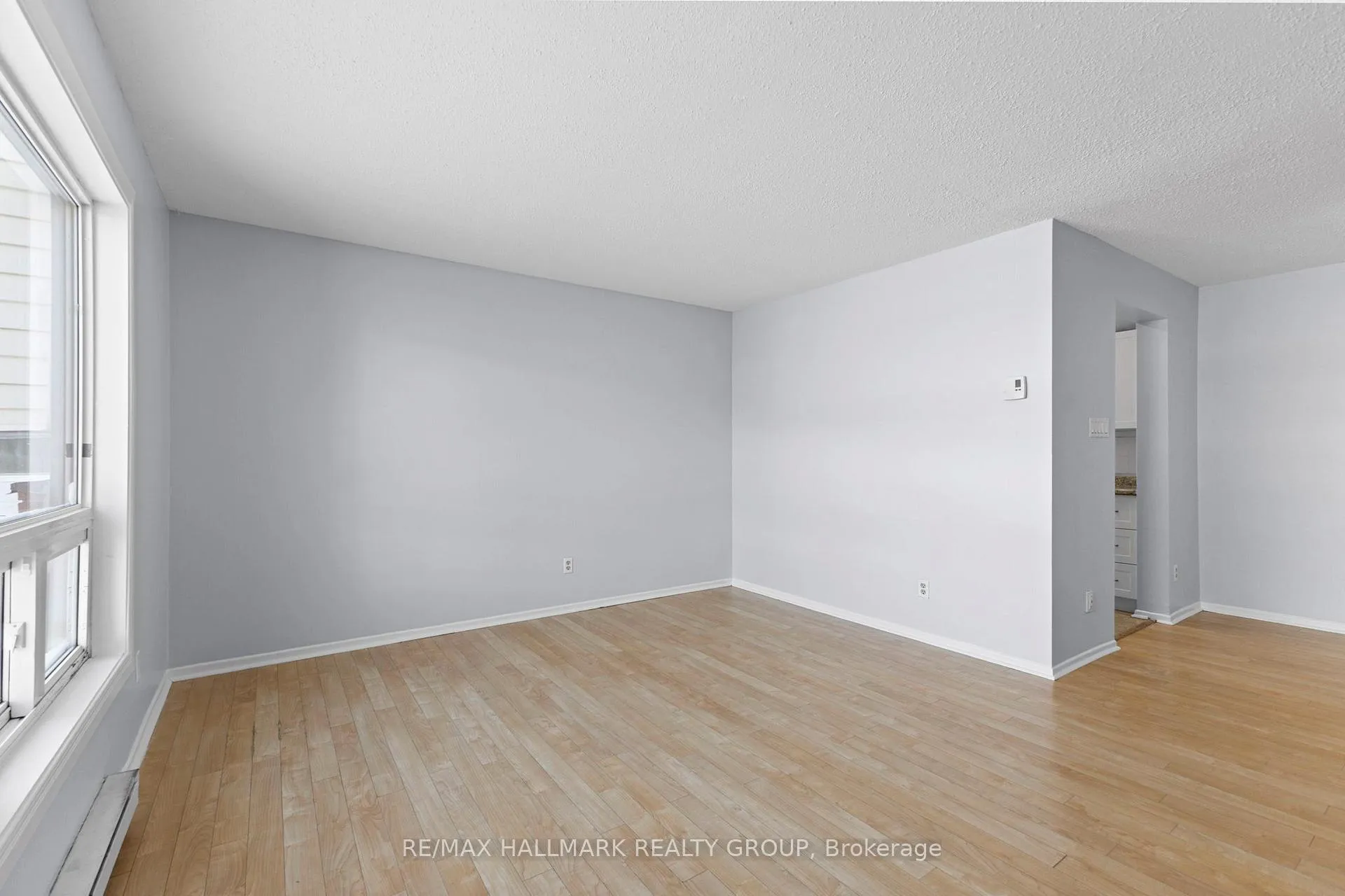 Photo 10 of 15B Woodvale Green, Ottawa, Craig Henry/Woodvale — HOMEH