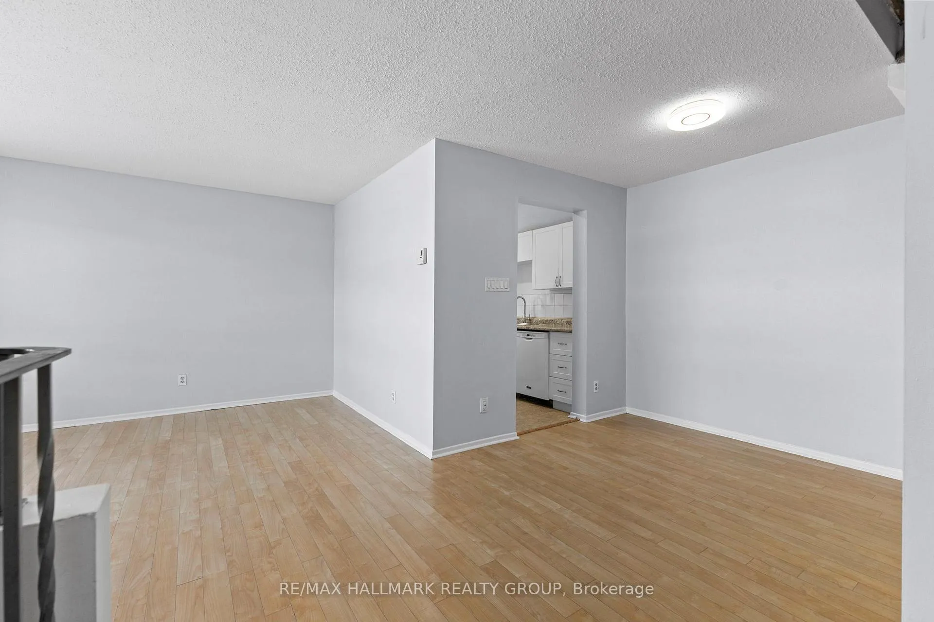 Photo 11 of 15B Woodvale Green, Ottawa, Craig Henry/Woodvale — HOMEH