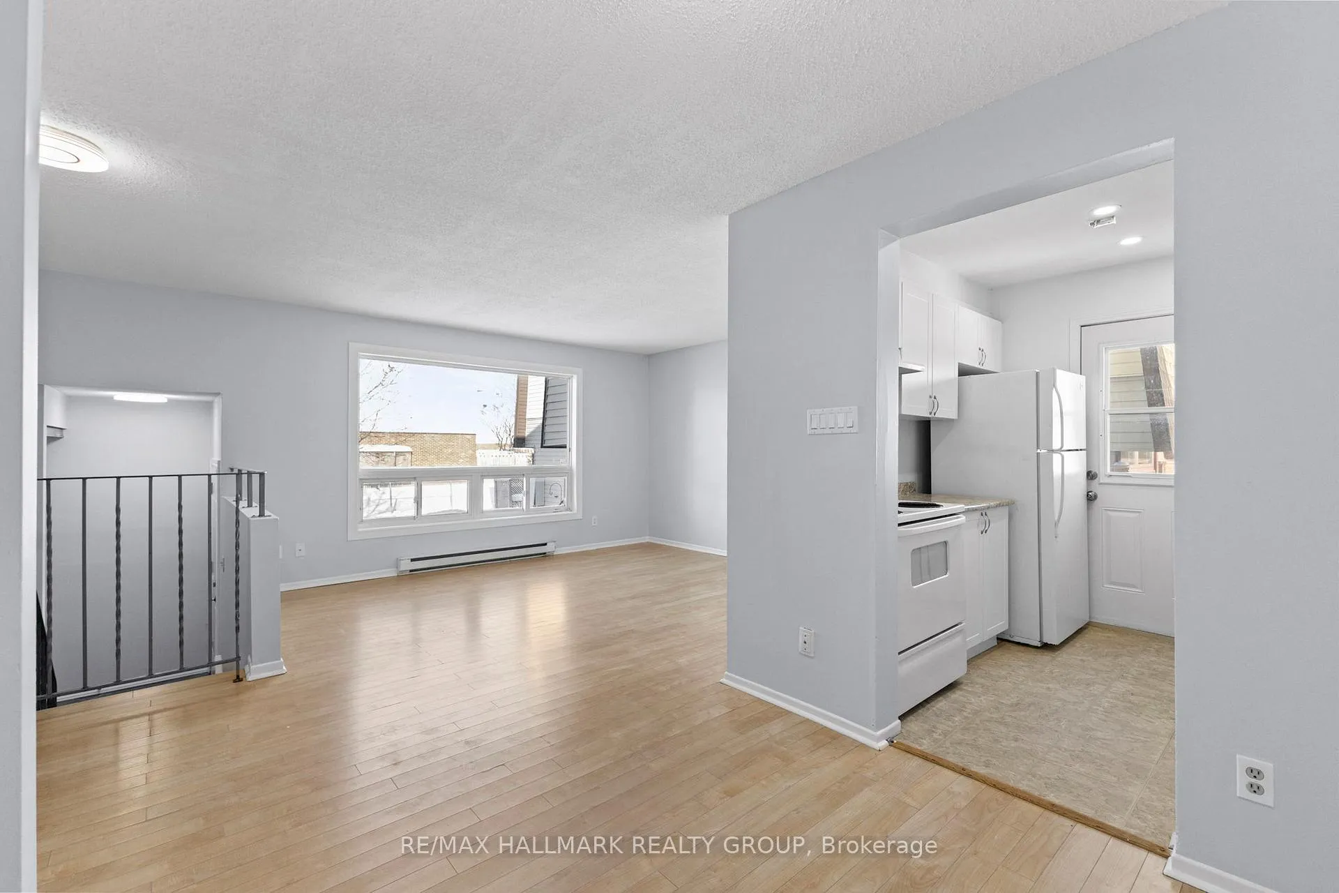 Photo 12 of 15B Woodvale Green, Ottawa, Craig Henry/Woodvale — HOMEH