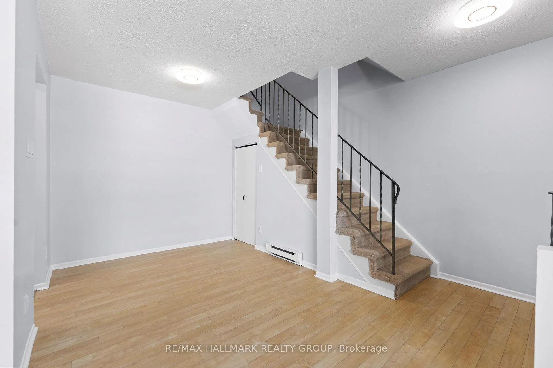 Photo 14 of 15B Woodvale Green, Ottawa, Craig Henry/Woodvale — HOMEH