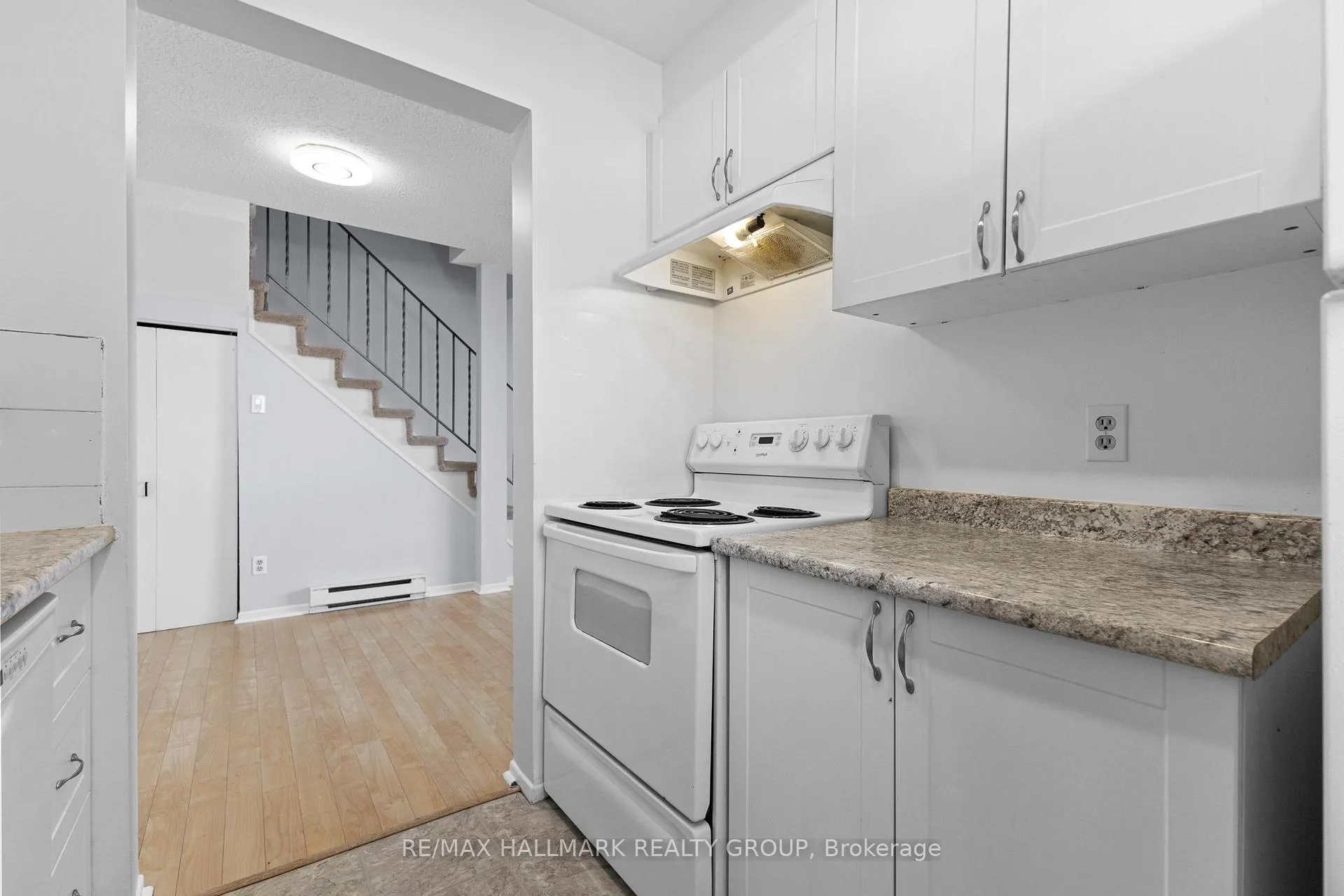 Photo 18 of 15B Woodvale Green, Ottawa, Craig Henry/Woodvale — HOMEH
