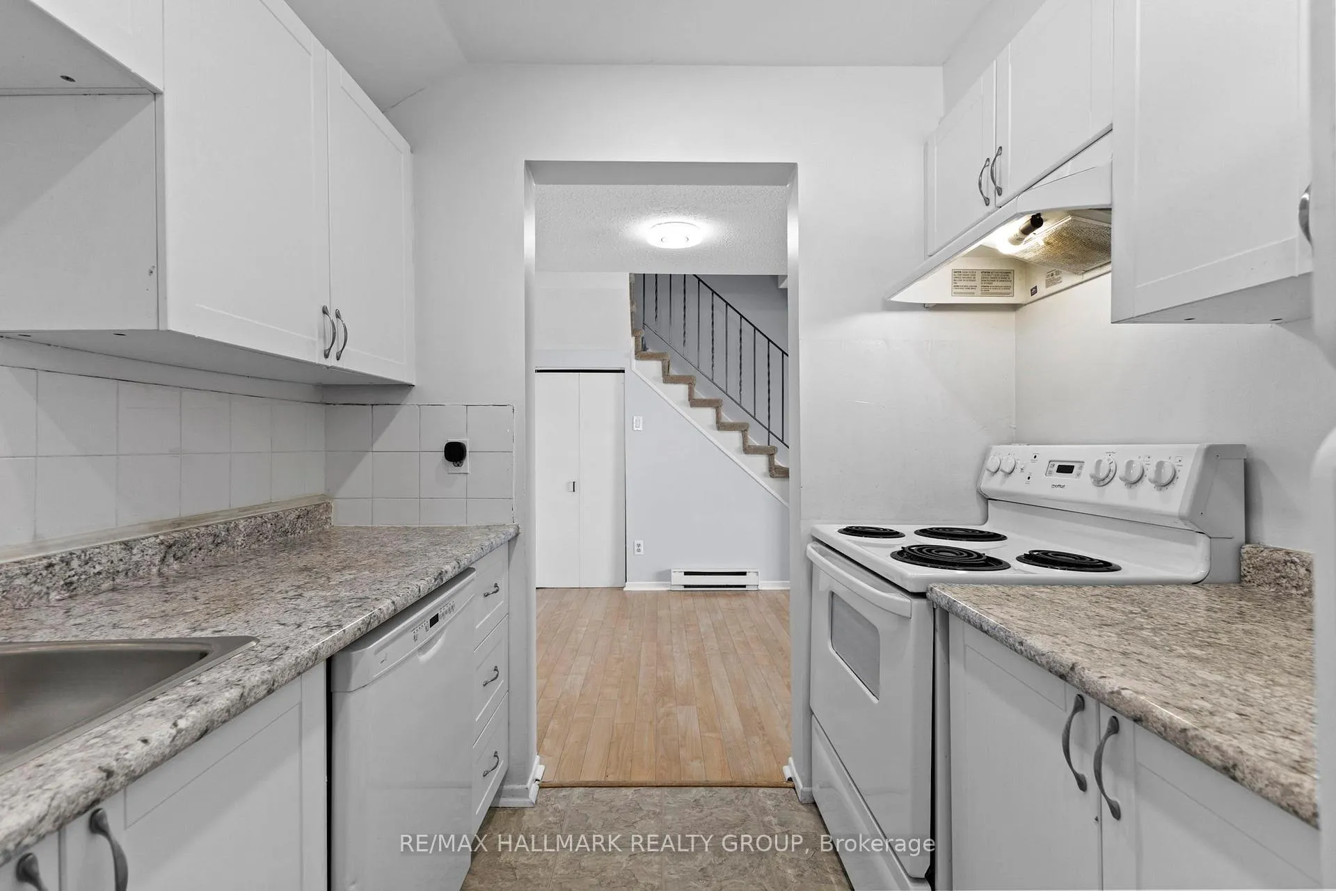 Photo 19 of 15B Woodvale Green, Ottawa, Craig Henry/Woodvale — HOMEH