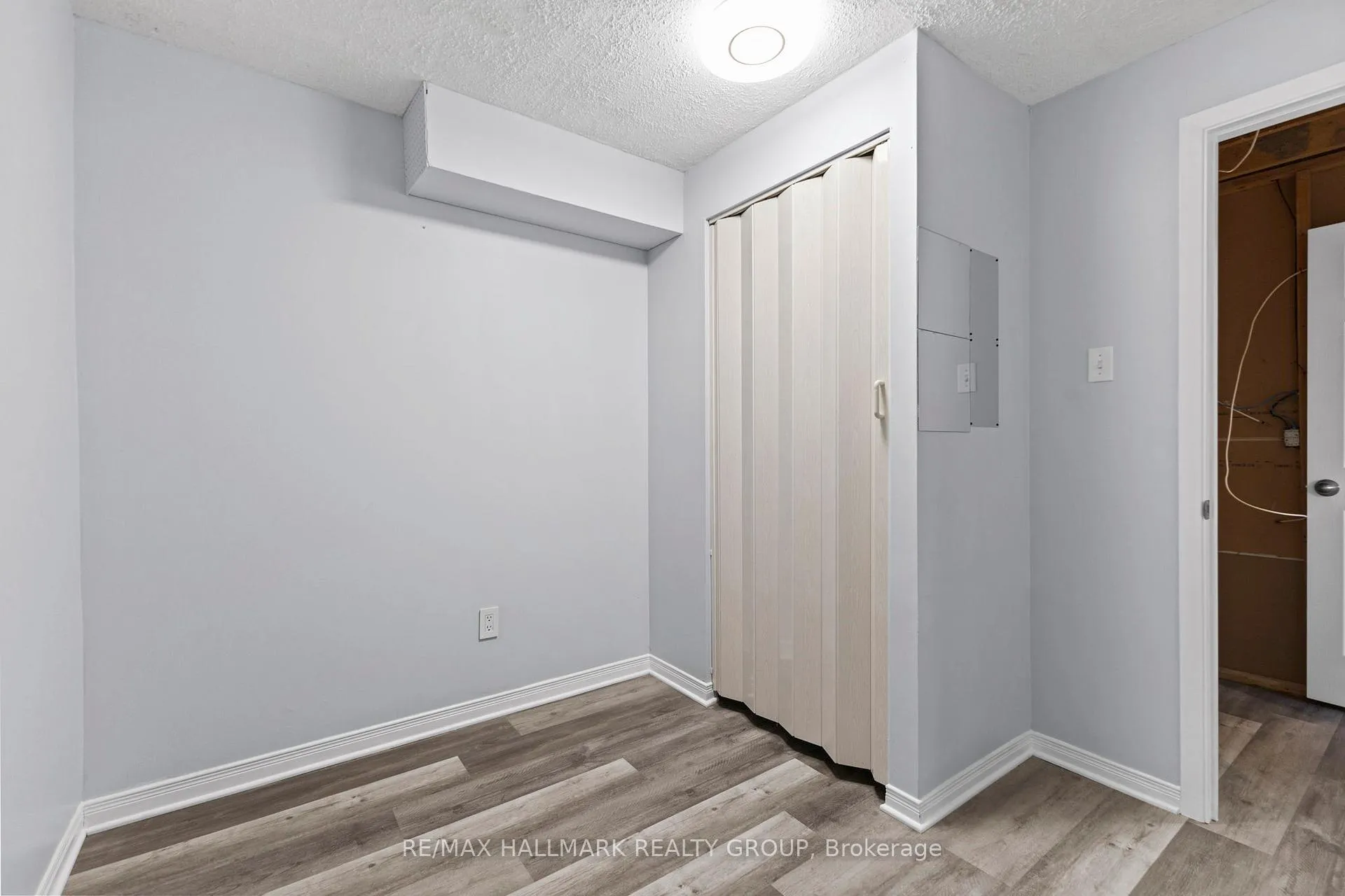 Photo 32 of 15B Woodvale Green, Ottawa, Craig Henry/Woodvale — HOMEH