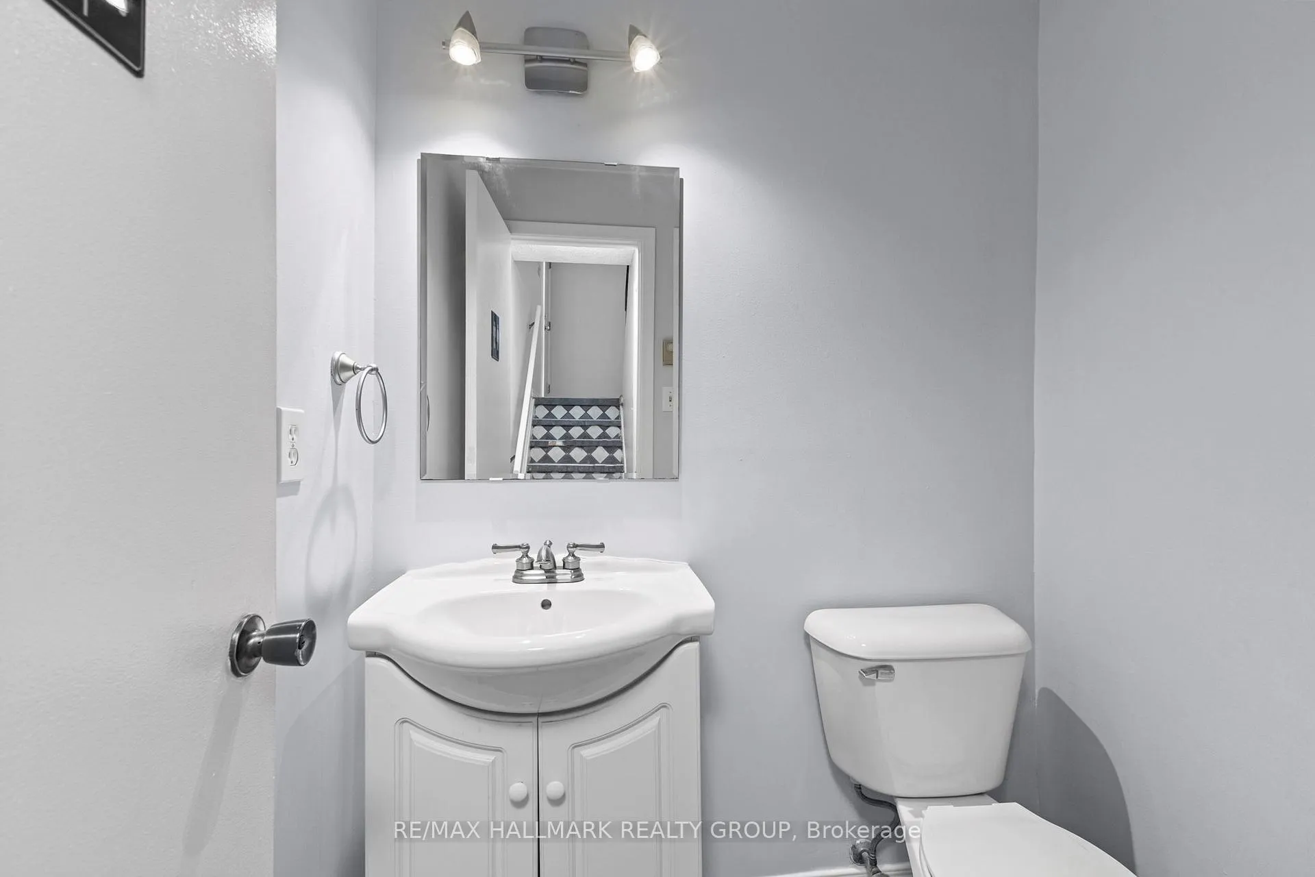 Photo 33 of 15B Woodvale Green, Ottawa, Craig Henry/Woodvale — HOMEH