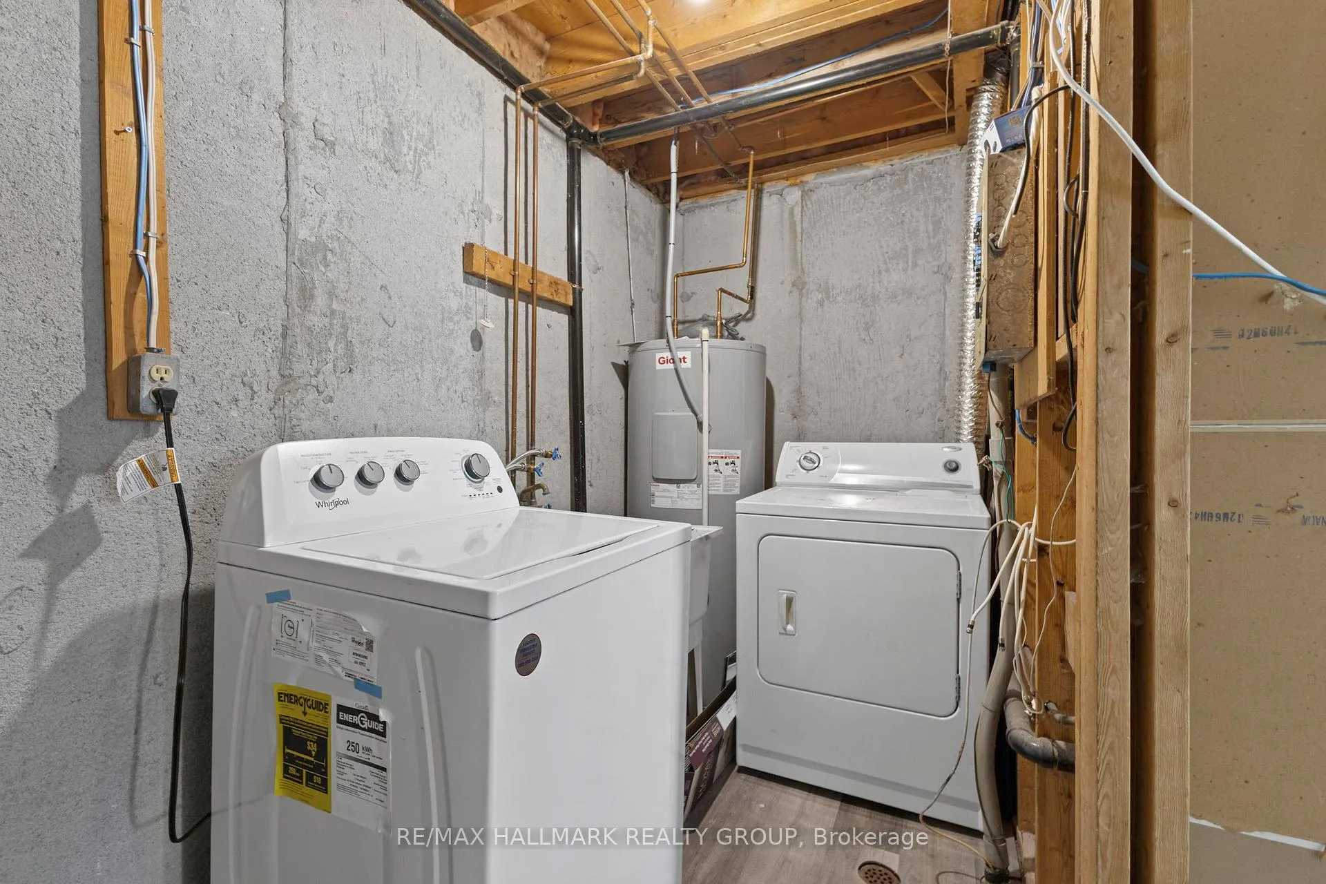 Photo 34 of 15B Woodvale Green, Ottawa, Craig Henry/Woodvale — HOMEH