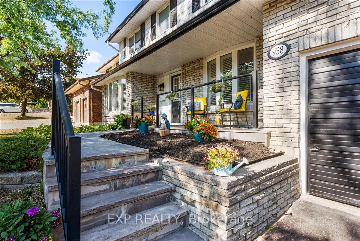 Photo 2 of 958 Golfview Road, Peterborough, Otonabee Ward 1 — HOMEH
