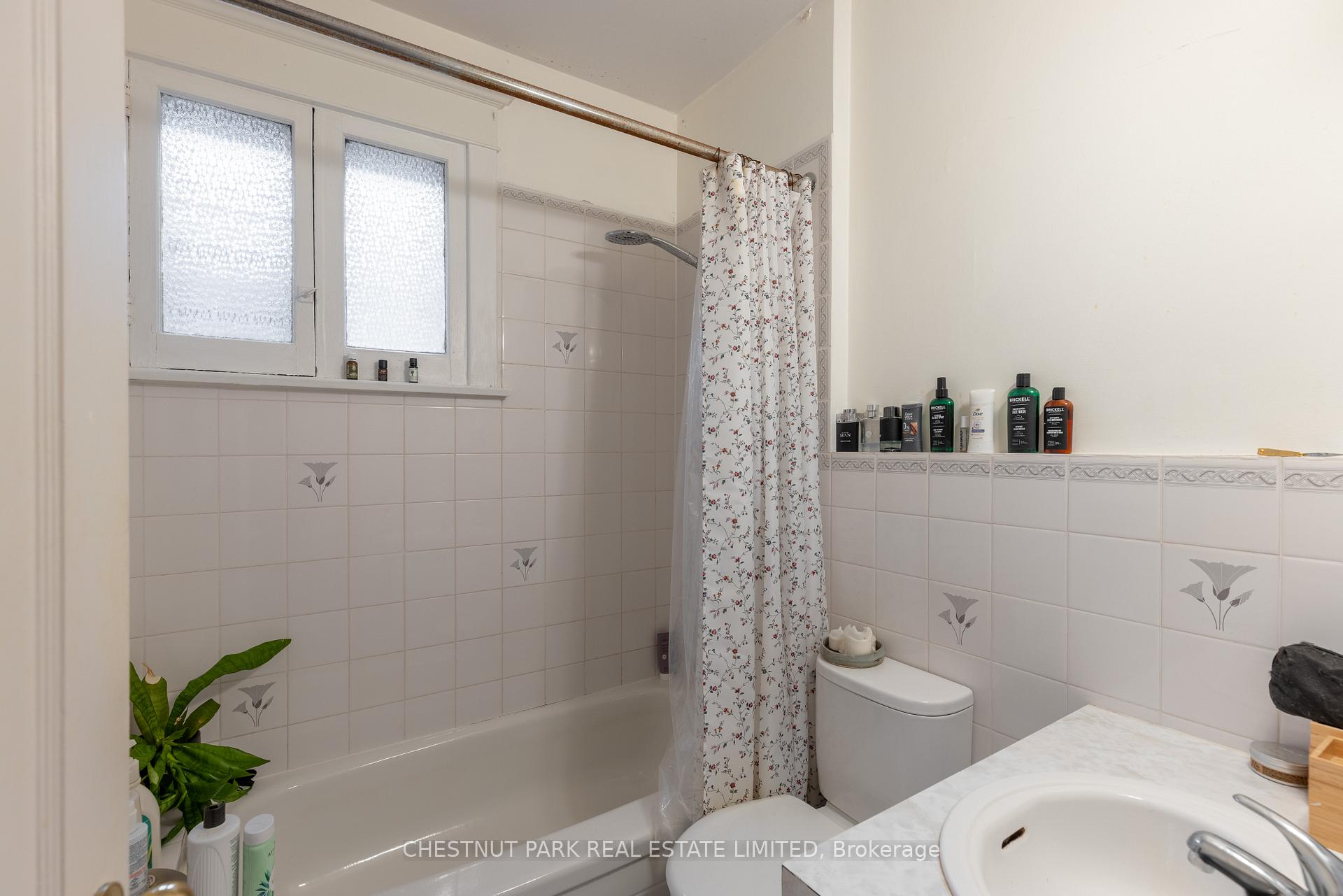 Photo 14 of Unit Upper, 35 Gormley Avenue, Toronto, Yonge-St. Clair — HOMEH
