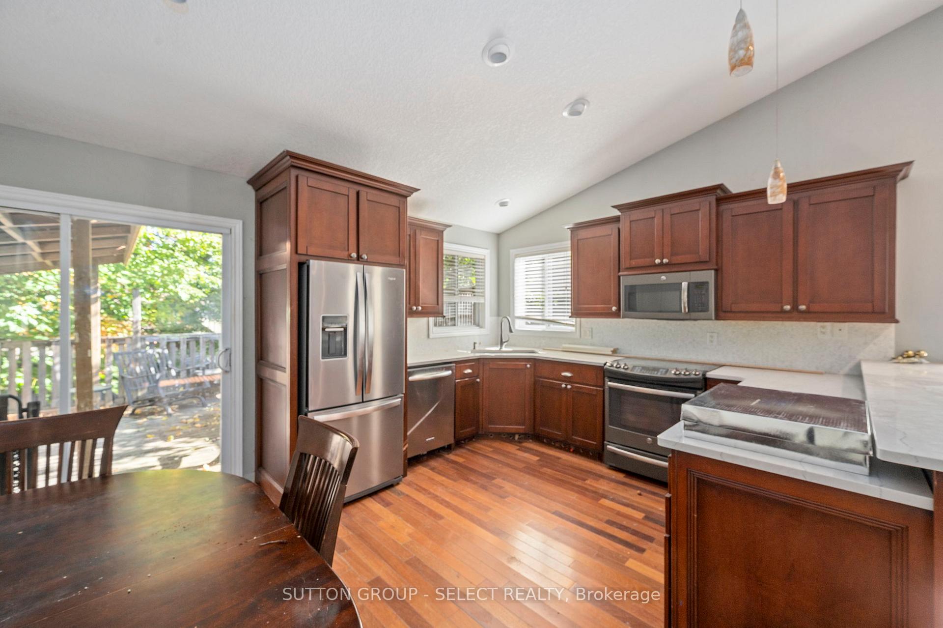 Photo 6 of 115 Bridle Path, Strathroy-Caradoc, SW — HOMEH