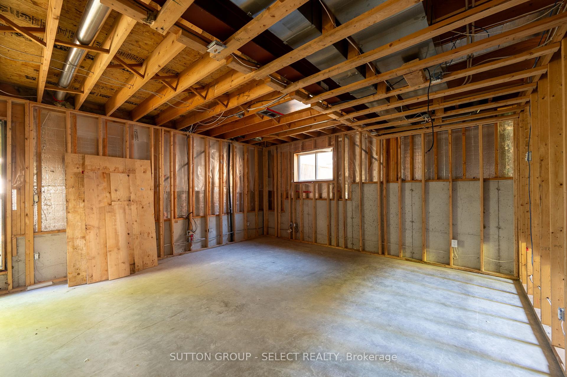 Photo 16 of 115 Bridle Path, Strathroy-Caradoc, SW — HOMEH