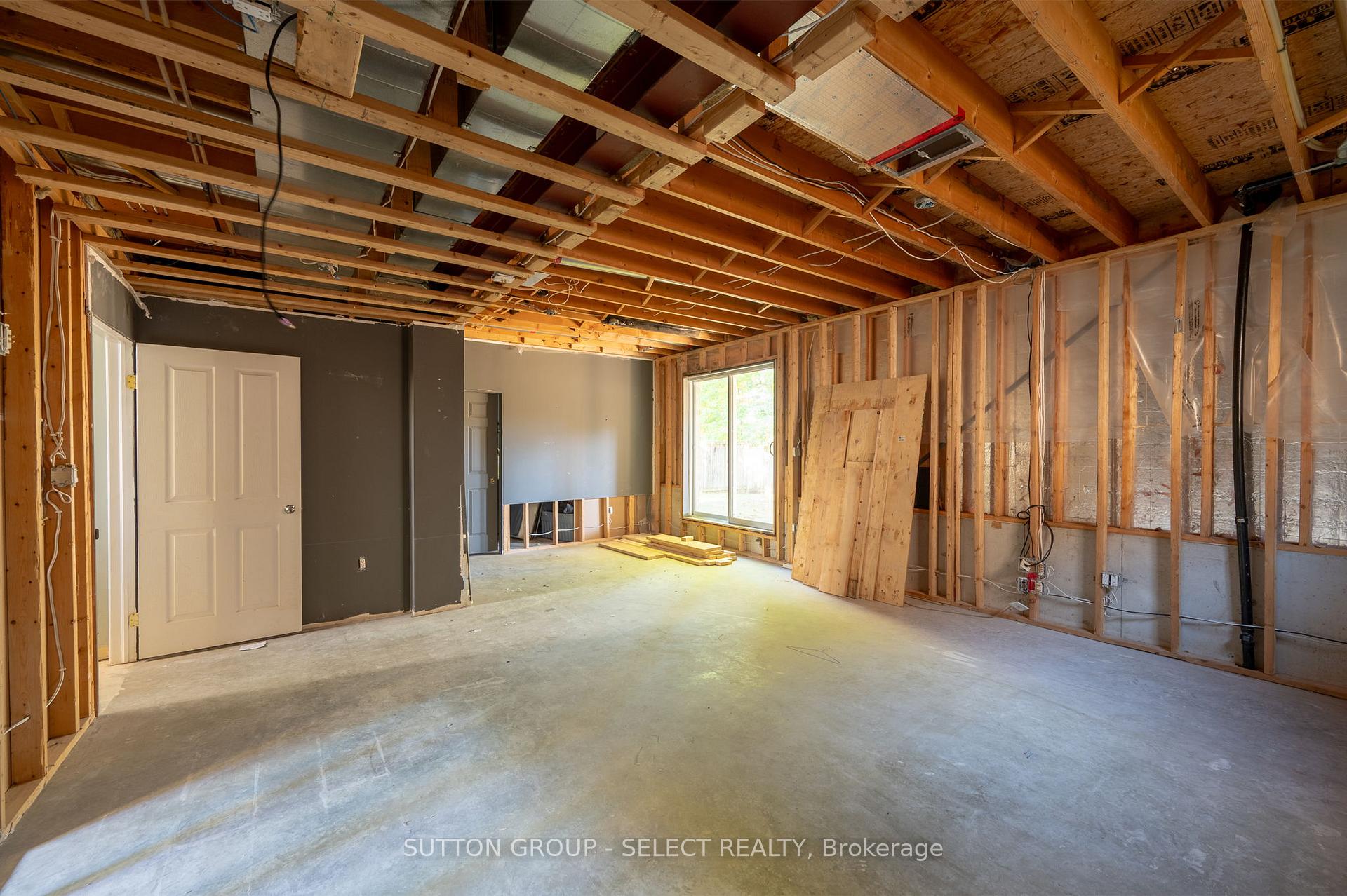 Photo 19 of 115 Bridle Path, Strathroy-Caradoc, SW — HOMEH