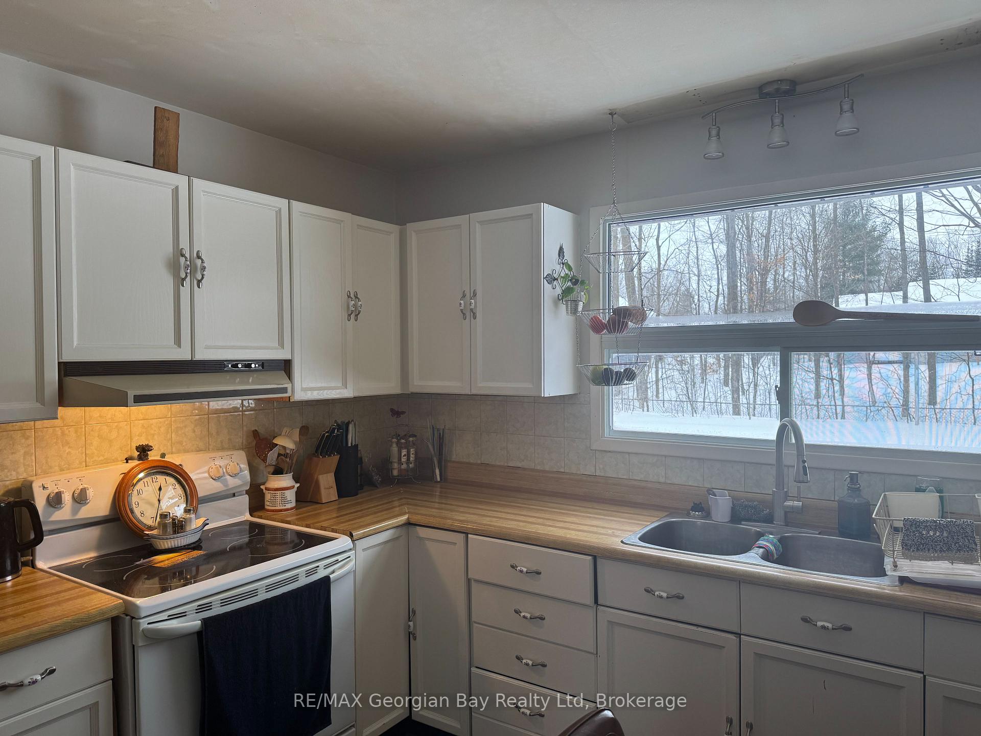 Photo 8 of 22 Oakwood Avenue, Tiny, Rural Tiny — HOMEH