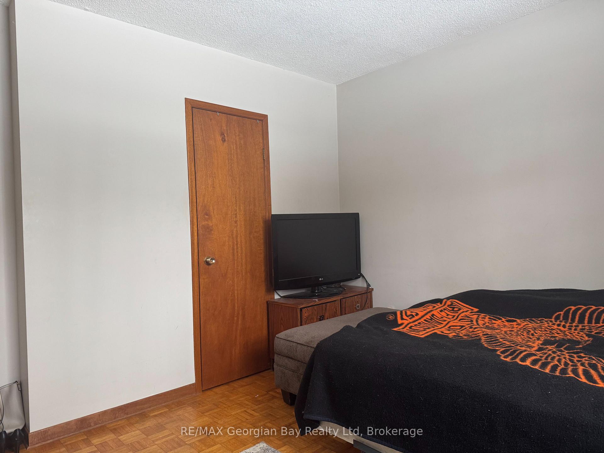 Photo 12 of 22 Oakwood Avenue, Tiny, Rural Tiny — HOMEH