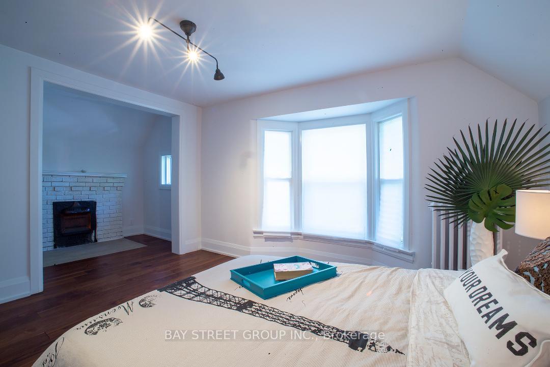 Photo 4 of Unit Upper, 20 Herbert Avenue, Toronto, The Beaches — HOMEH