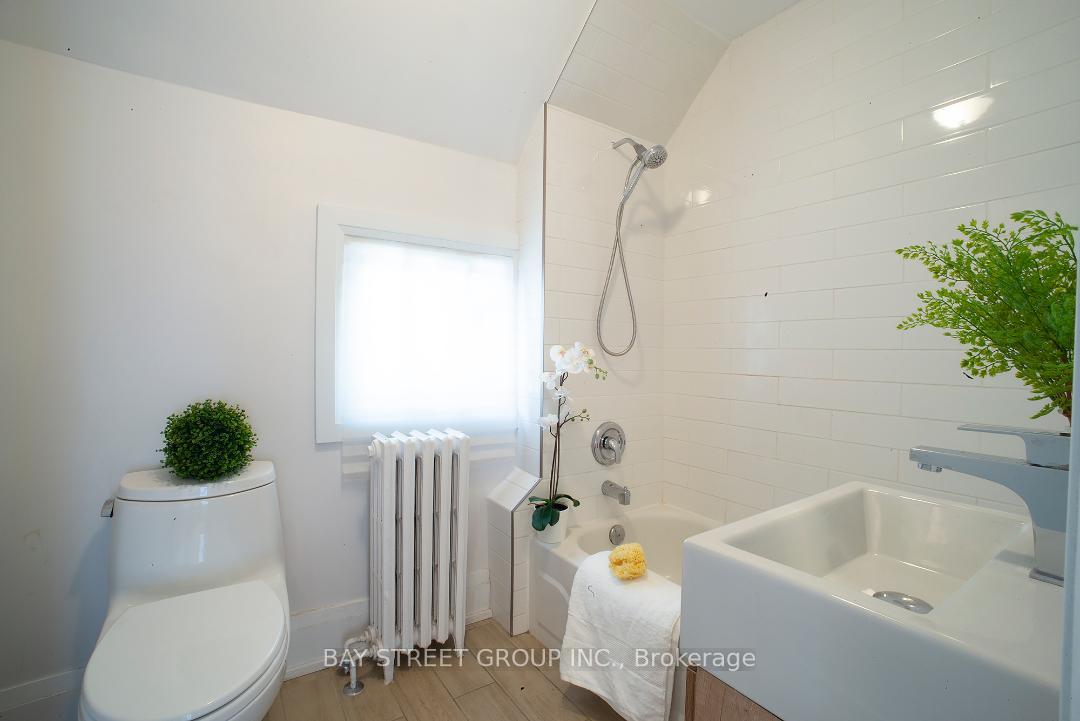 Photo 9 of Unit Upper, 20 Herbert Avenue, Toronto, The Beaches — HOMEH