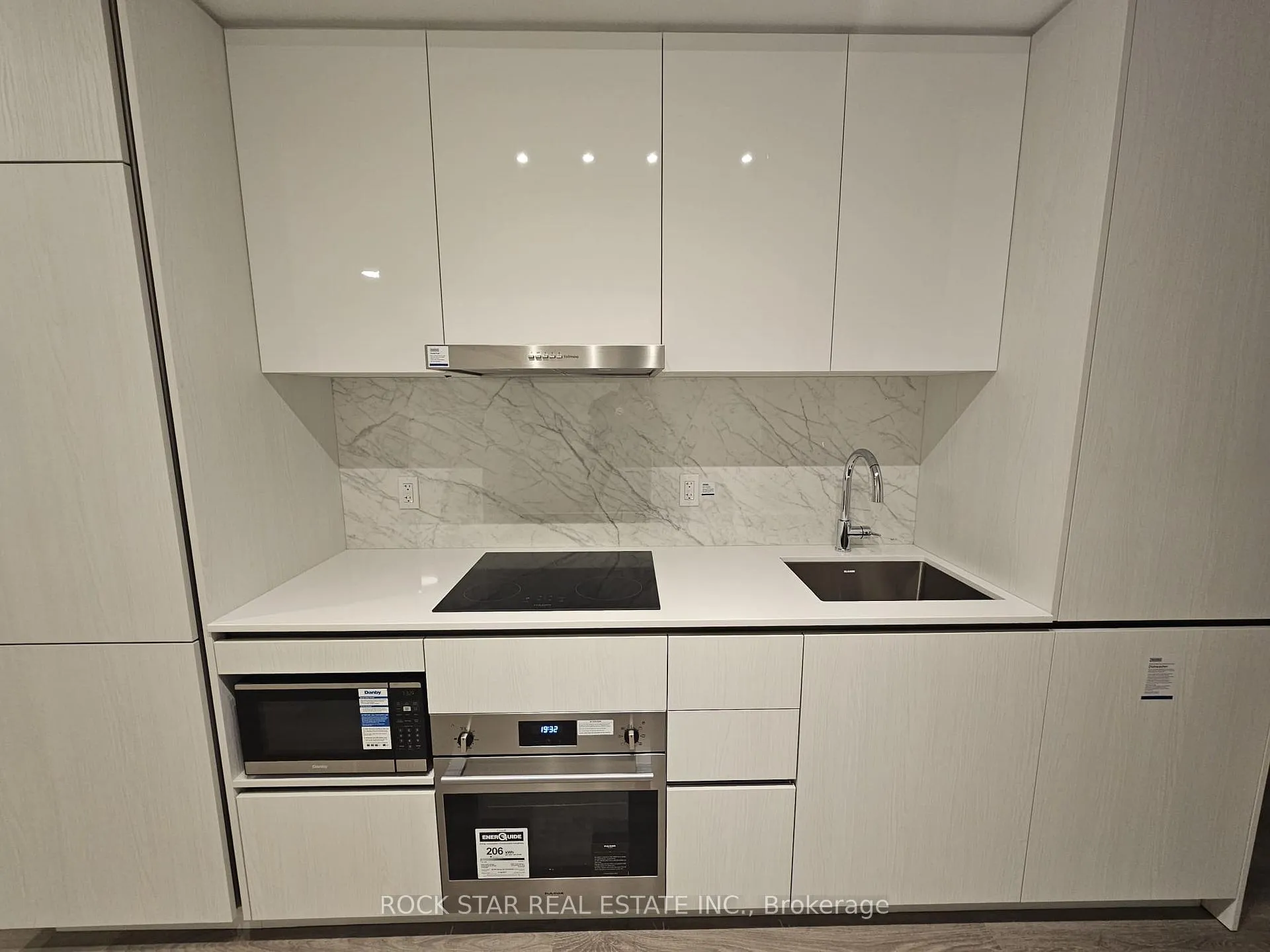 Photo 2 of Unit 707, 8 Interchange Way, Vaughan, Vaughan Corporate Centre — HOMEH