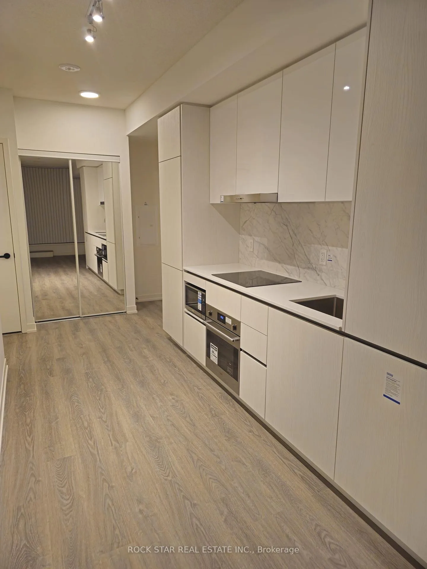 Photo 4 of Unit 707, 8 Interchange Way, Vaughan, Vaughan Corporate Centre — HOMEH