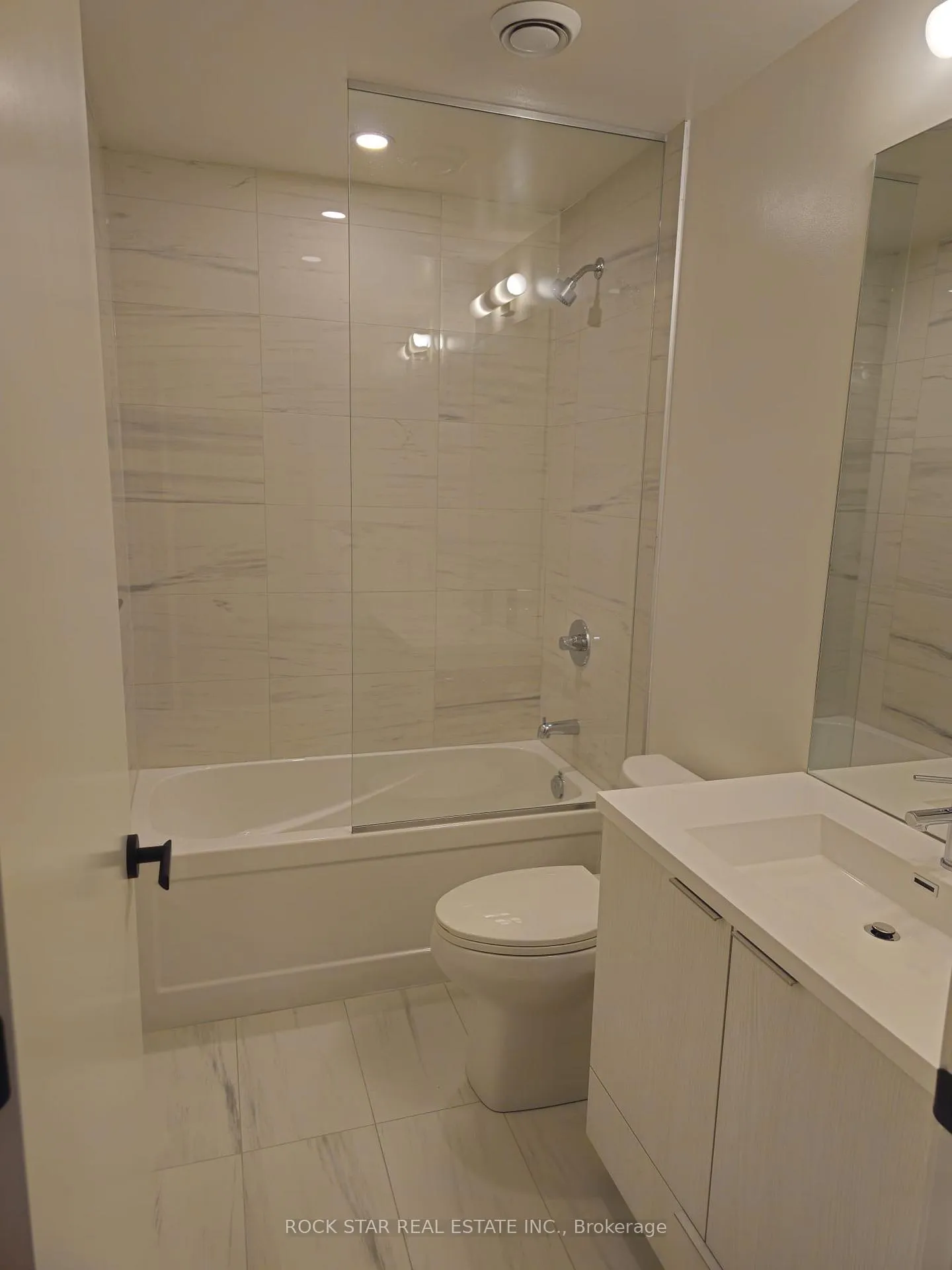 Photo 9 of Unit 707, 8 Interchange Way, Vaughan, Vaughan Corporate Centre — HOMEH