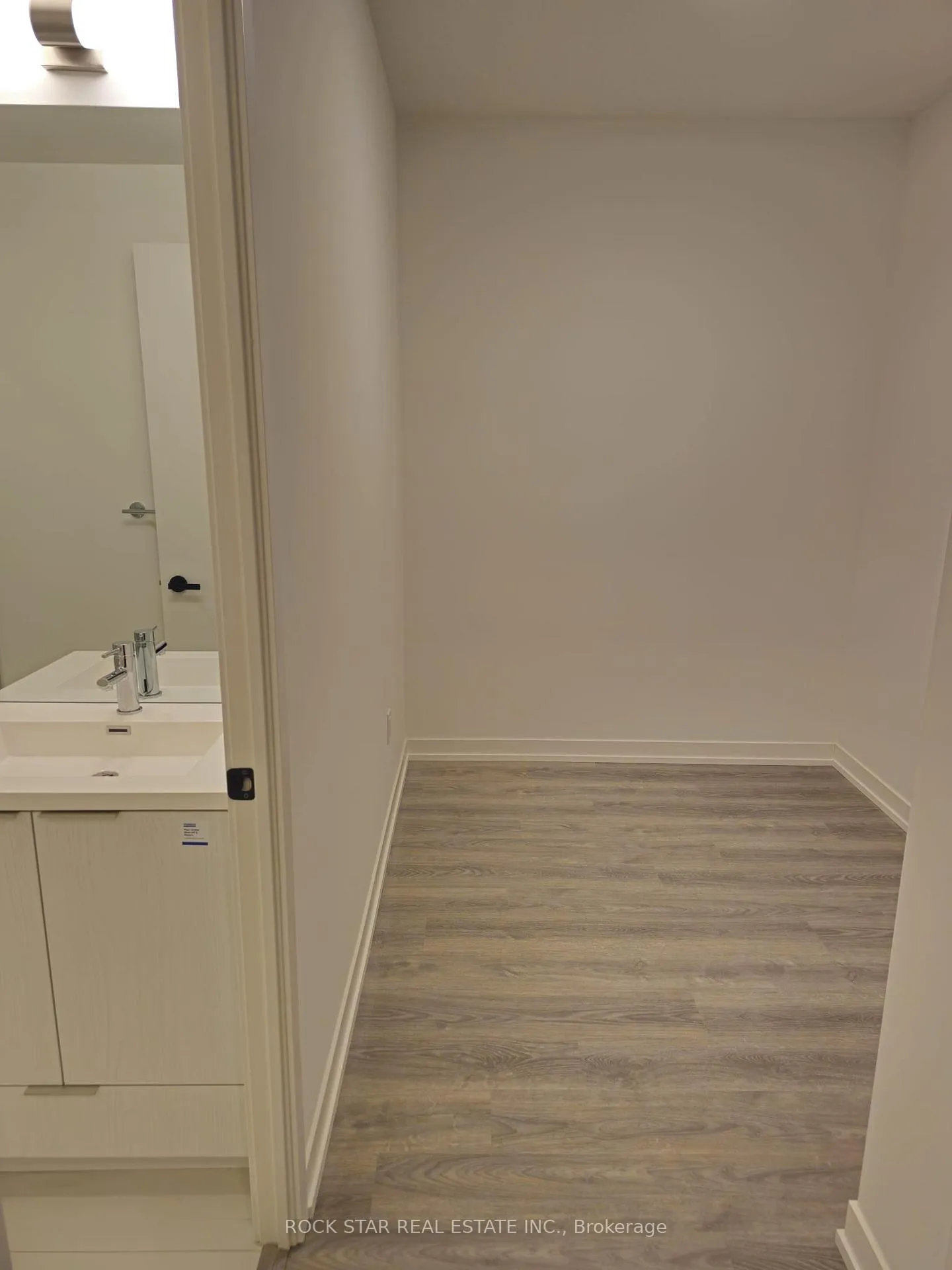 Photo 10 of Unit 707, 8 Interchange Way, Vaughan, Vaughan Corporate Centre — HOMEH