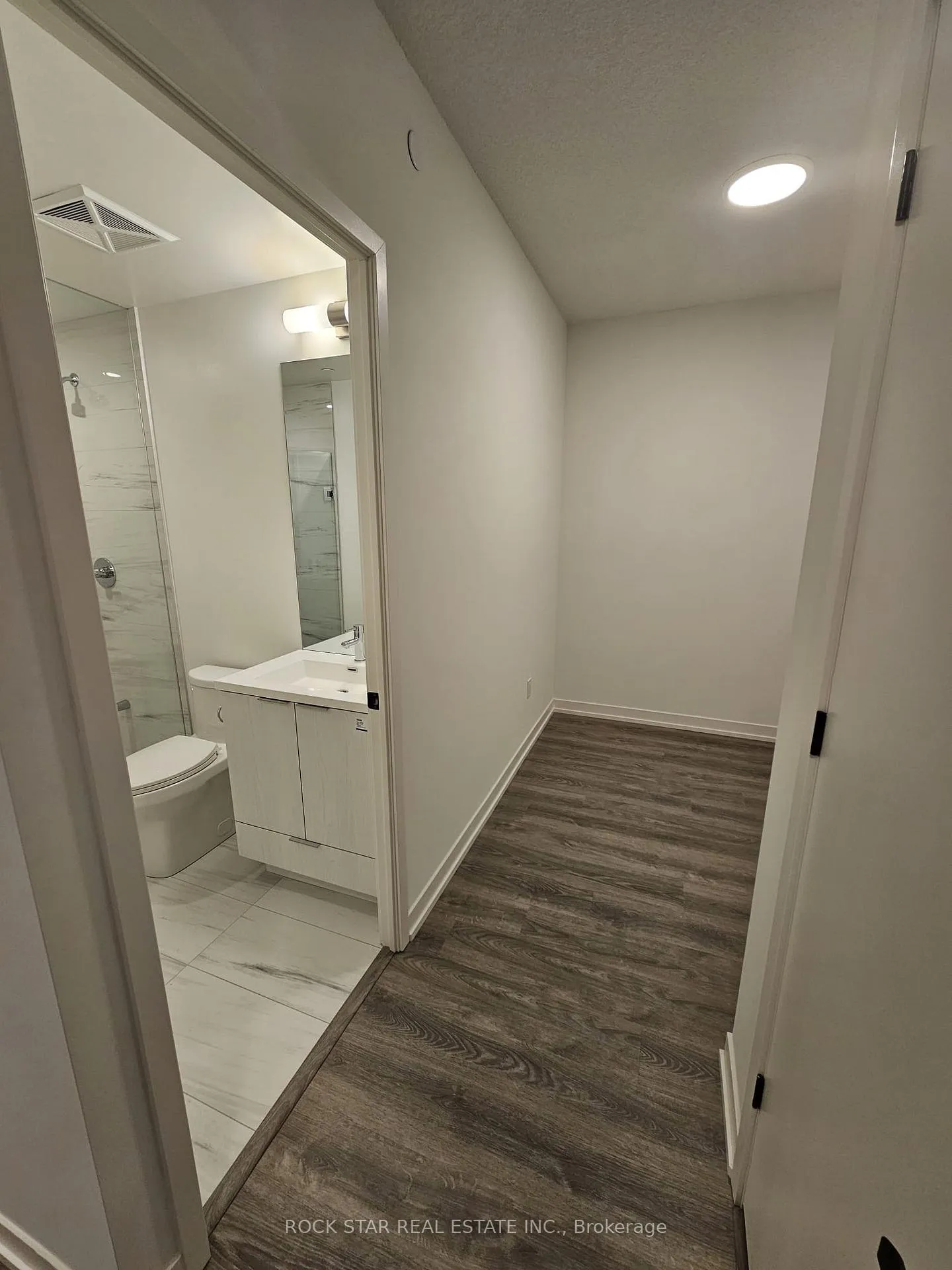 Photo 11 of Unit 707, 8 Interchange Way, Vaughan, Vaughan Corporate Centre — HOMEH