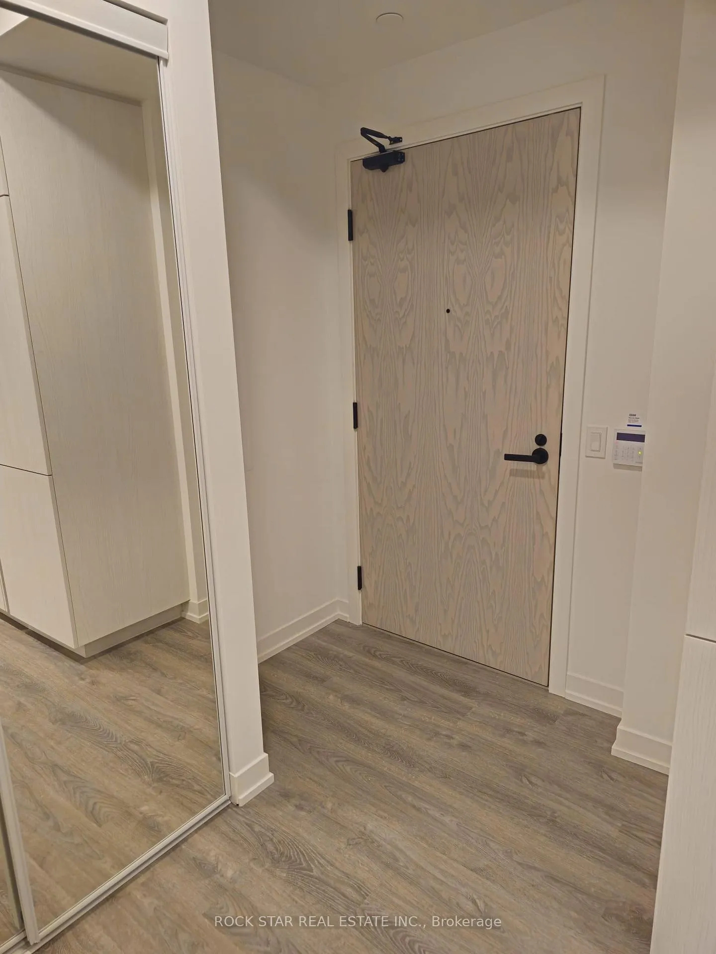 Photo 14 of Unit 707, 8 Interchange Way, Vaughan, Vaughan Corporate Centre — HOMEH