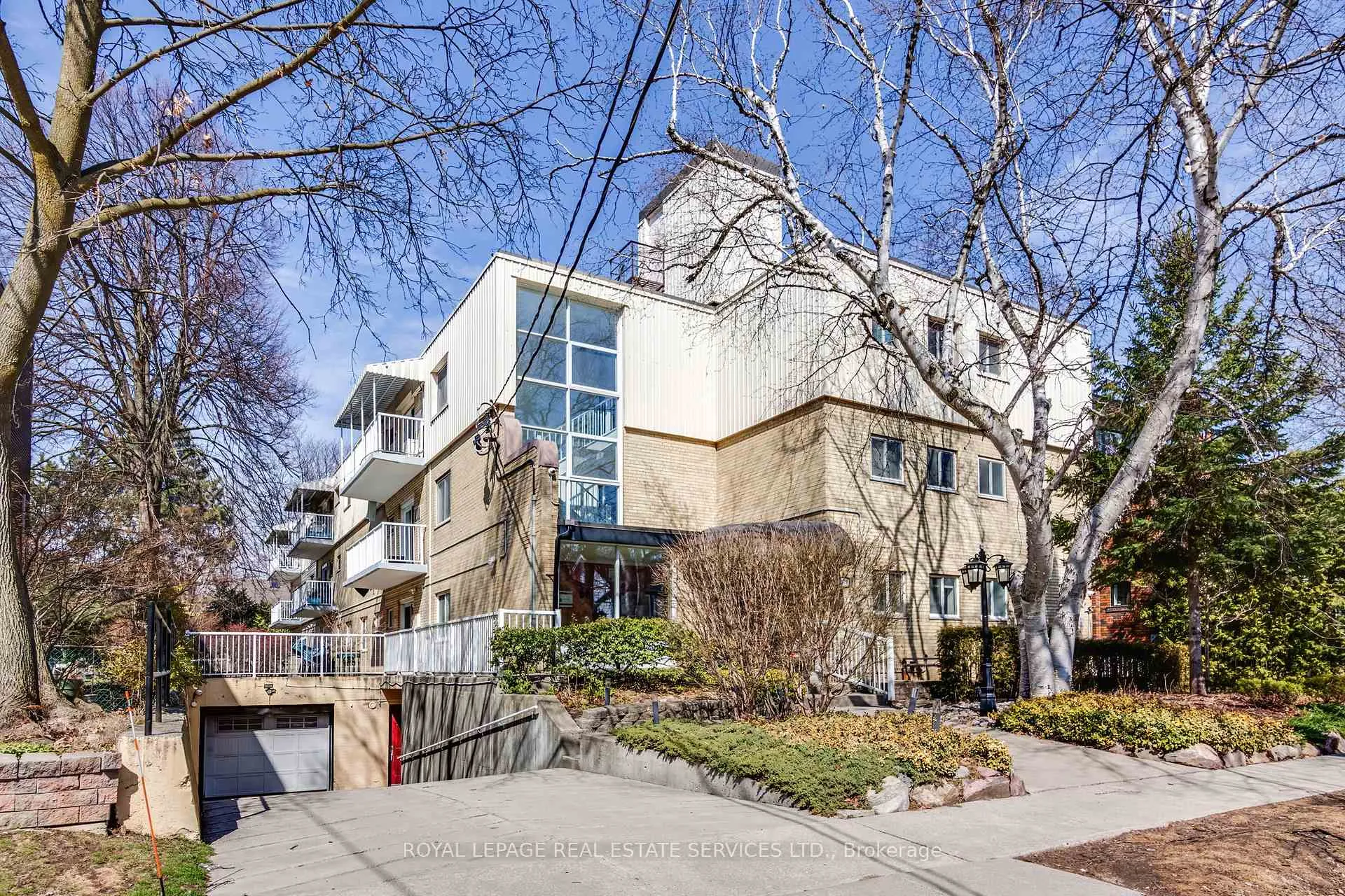 Front of Unit 206, 172 Sherwood Avenue