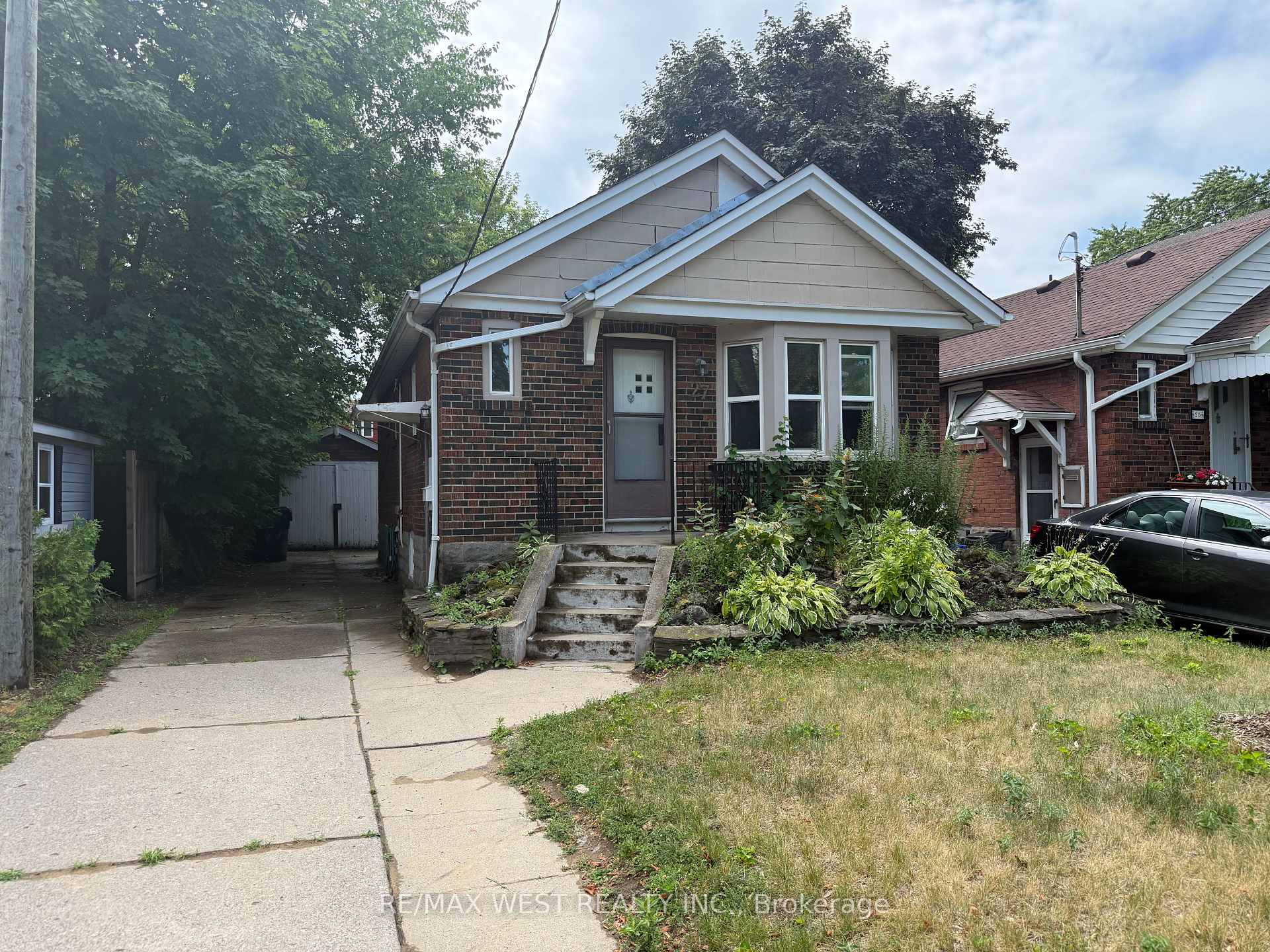 Front of 27 Frater Avenue