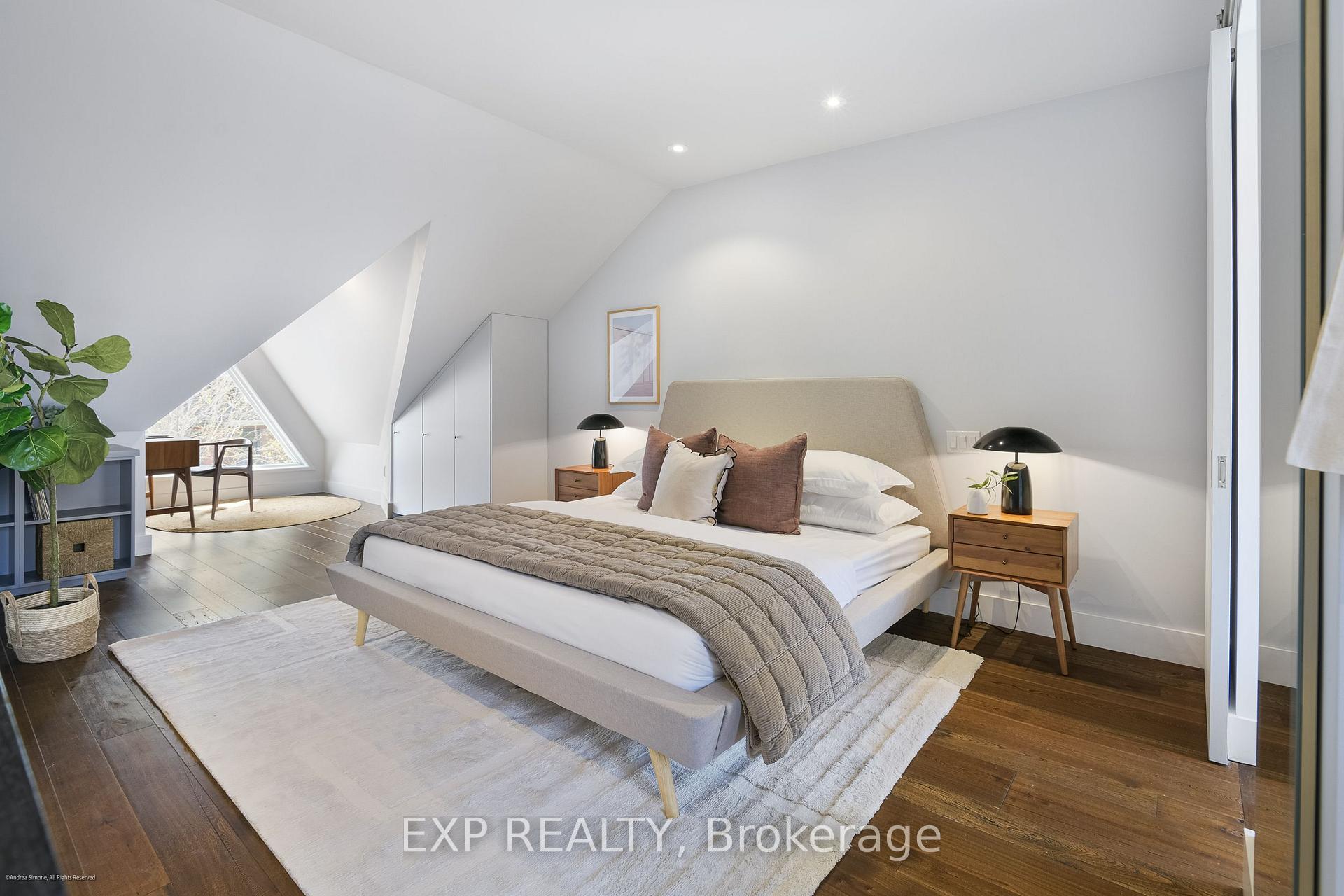 Photo 32 of 106 Macpherson Avenue, Toronto, The Annex — HOMEH