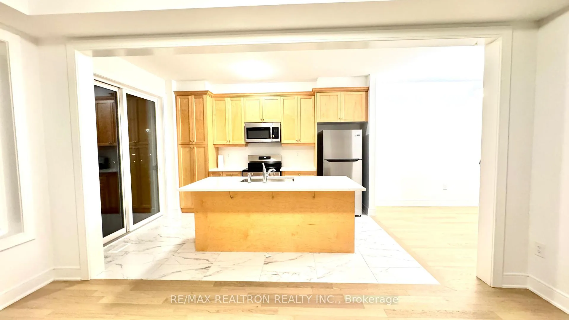 Photo 3 of 3509 Brickyard Dr, Pickering, Rural Pickering — HOMEH