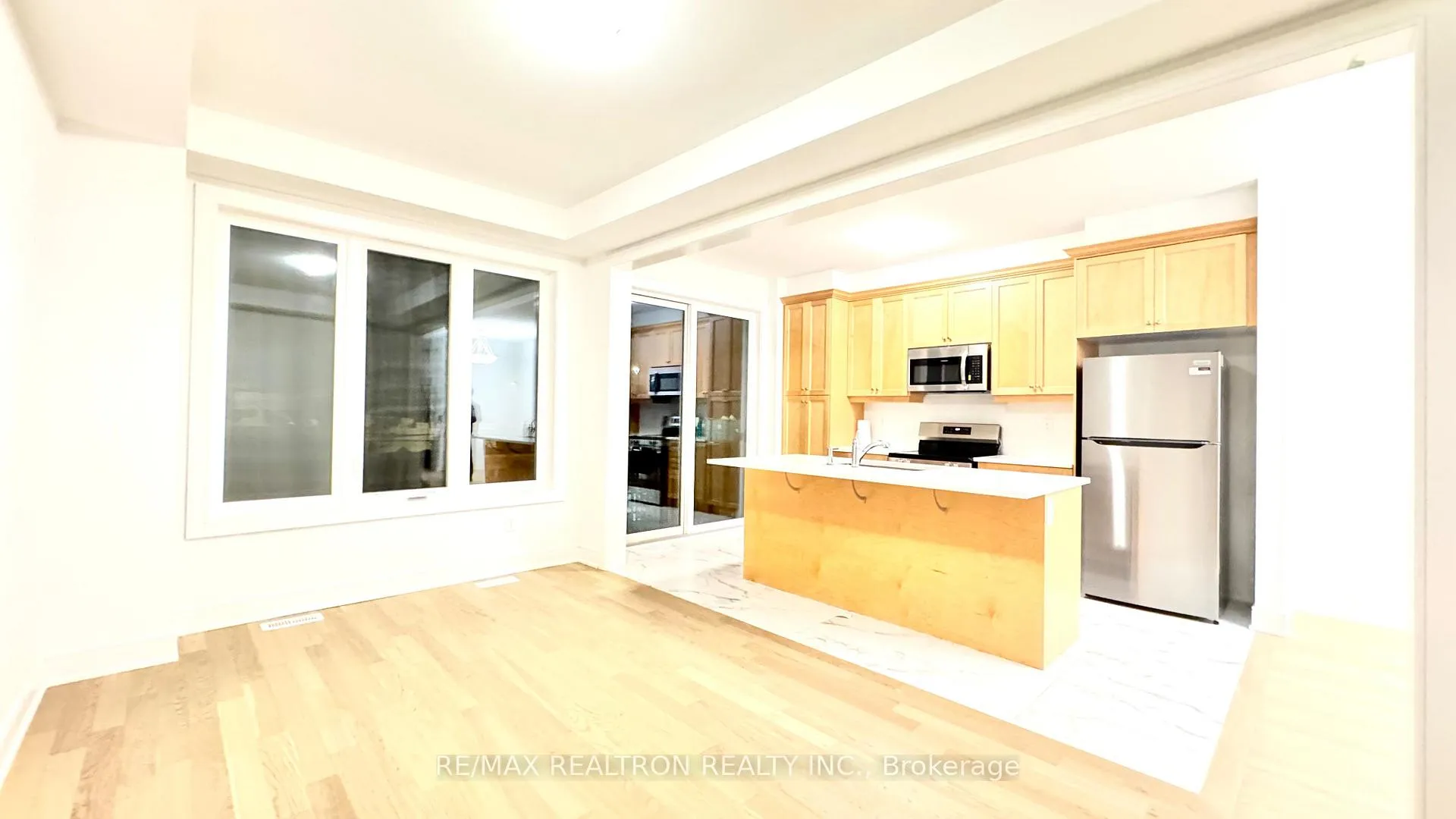 Photo 5 of 3509 Brickyard Dr, Pickering, Rural Pickering — HOMEH