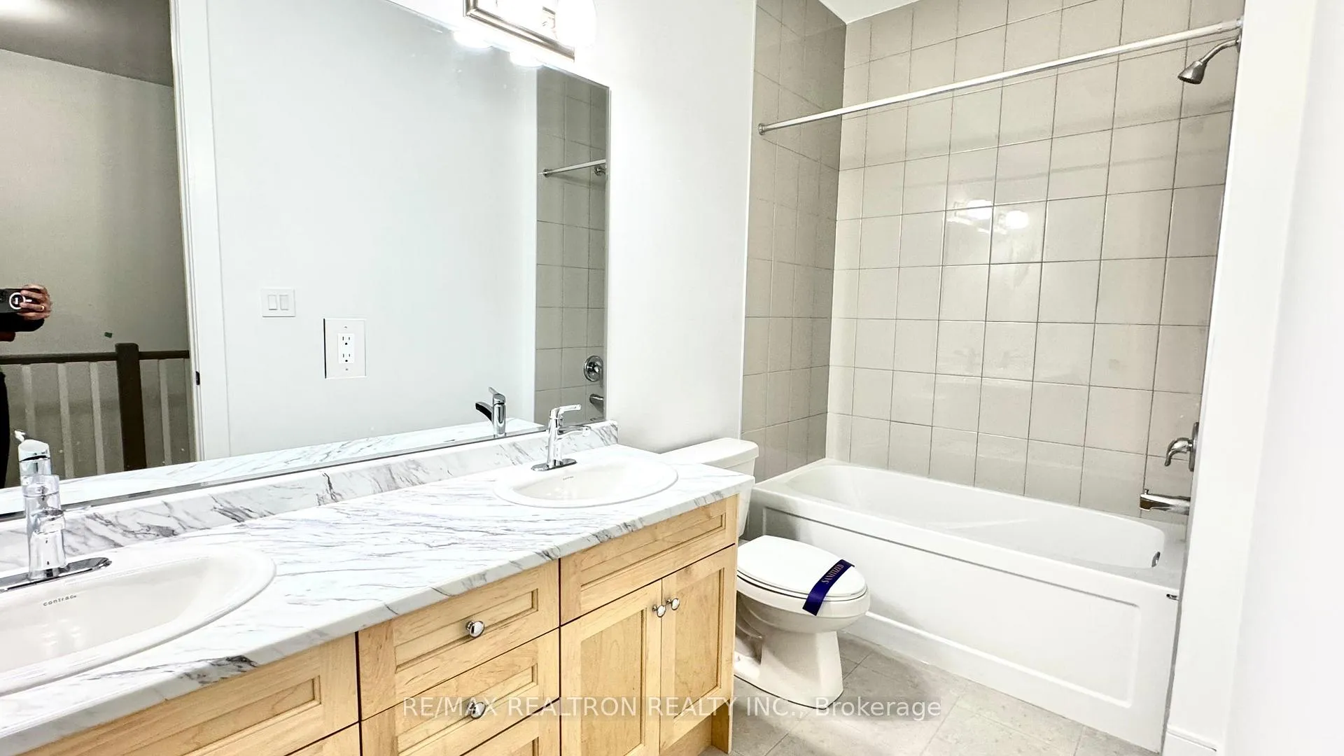Photo 7 of 3509 Brickyard Dr, Pickering, Rural Pickering — HOMEH
