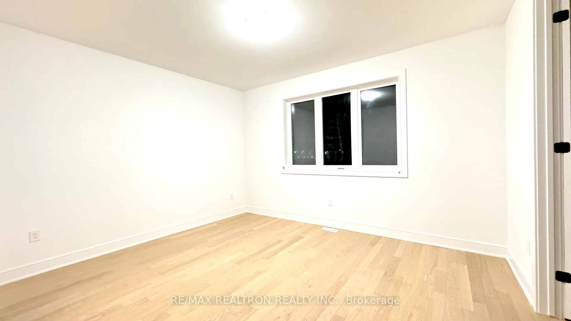 Photo 8 of 3509 Brickyard Dr, Pickering, Rural Pickering — HOMEH
