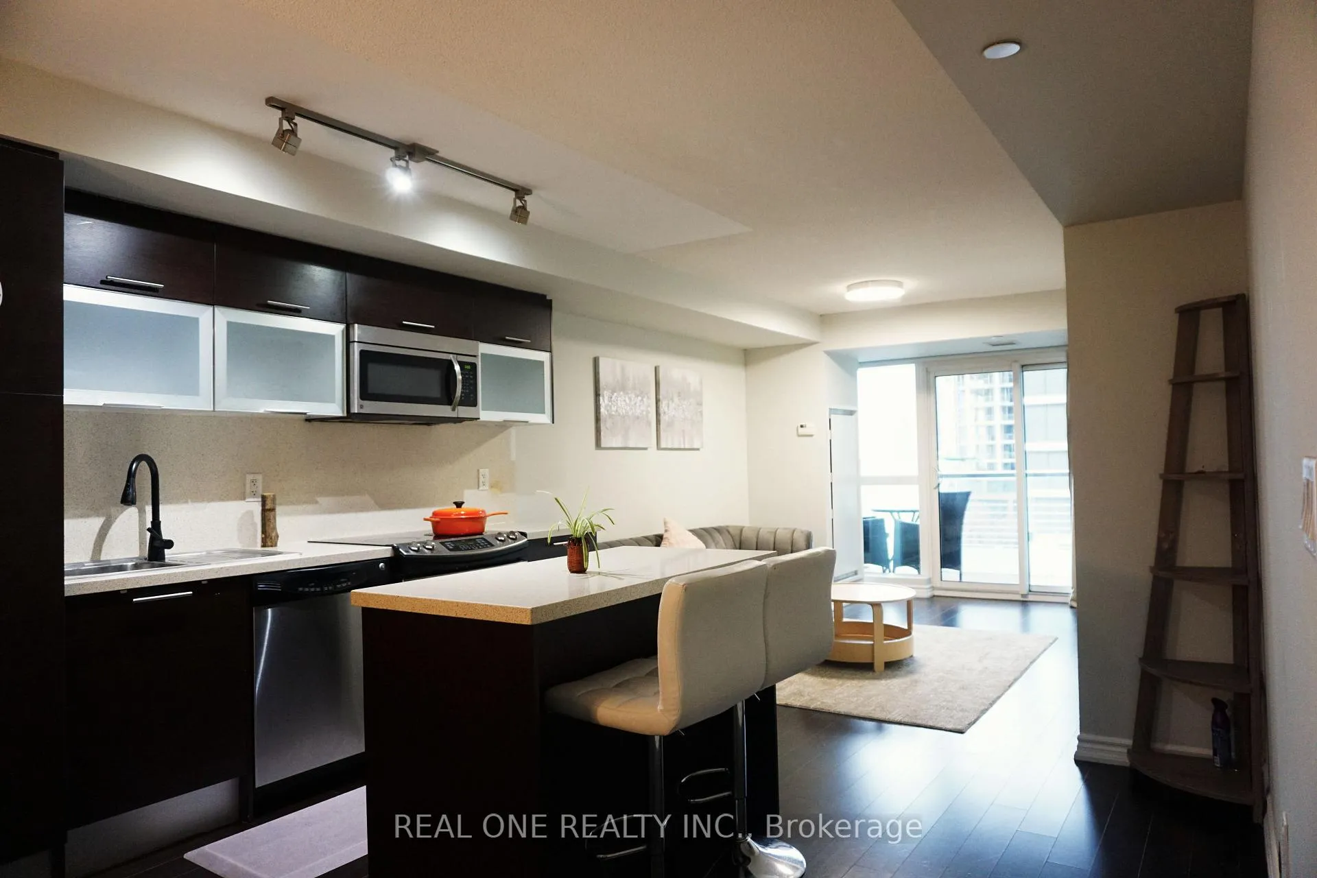 Photo 2 of Unit 1509, 386 Yonge Street, Toronto, Bay Street Corridor — HOMEH