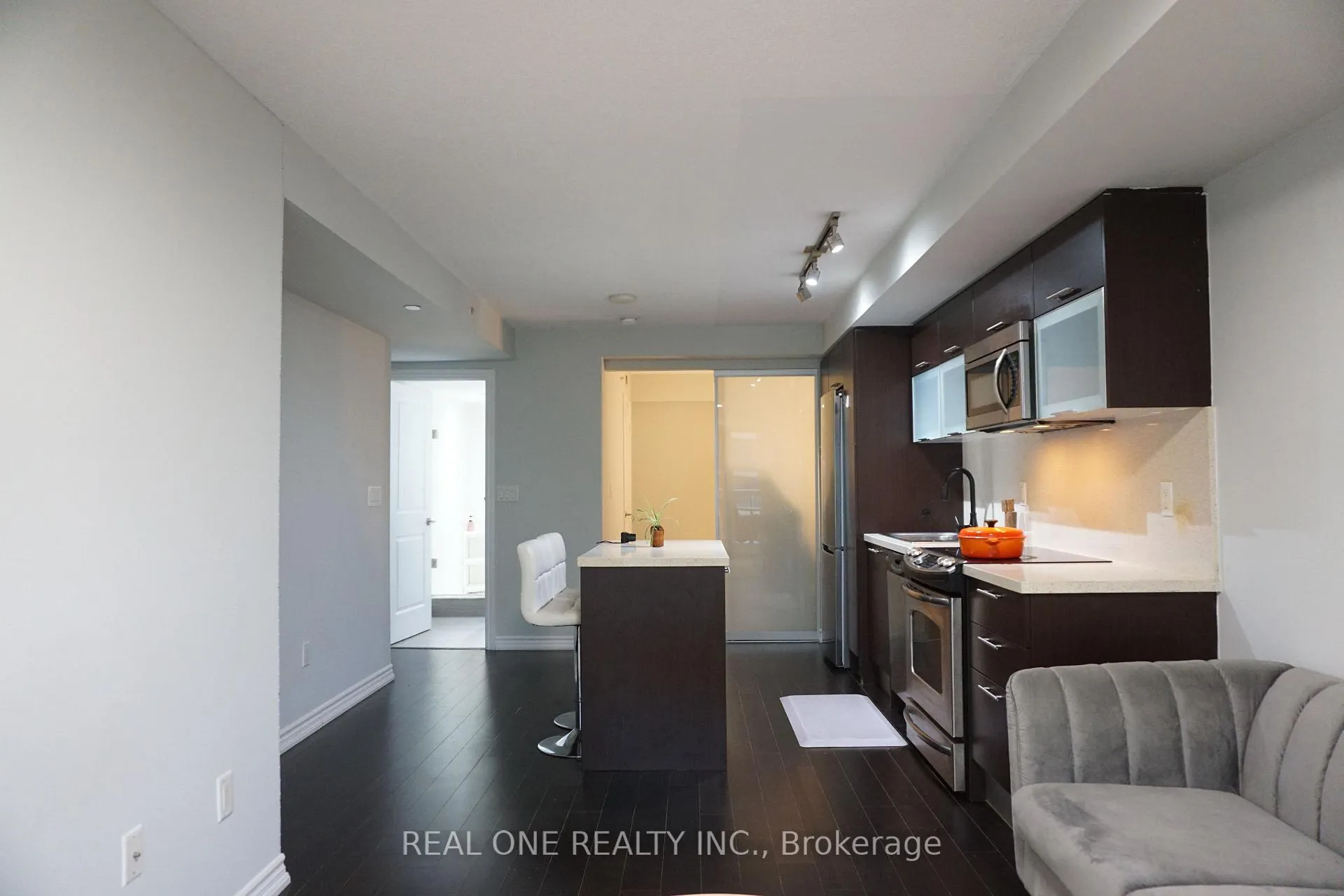 Photo 5 of Unit 1509, 386 Yonge Street, Toronto, Bay Street Corridor — HOMEH